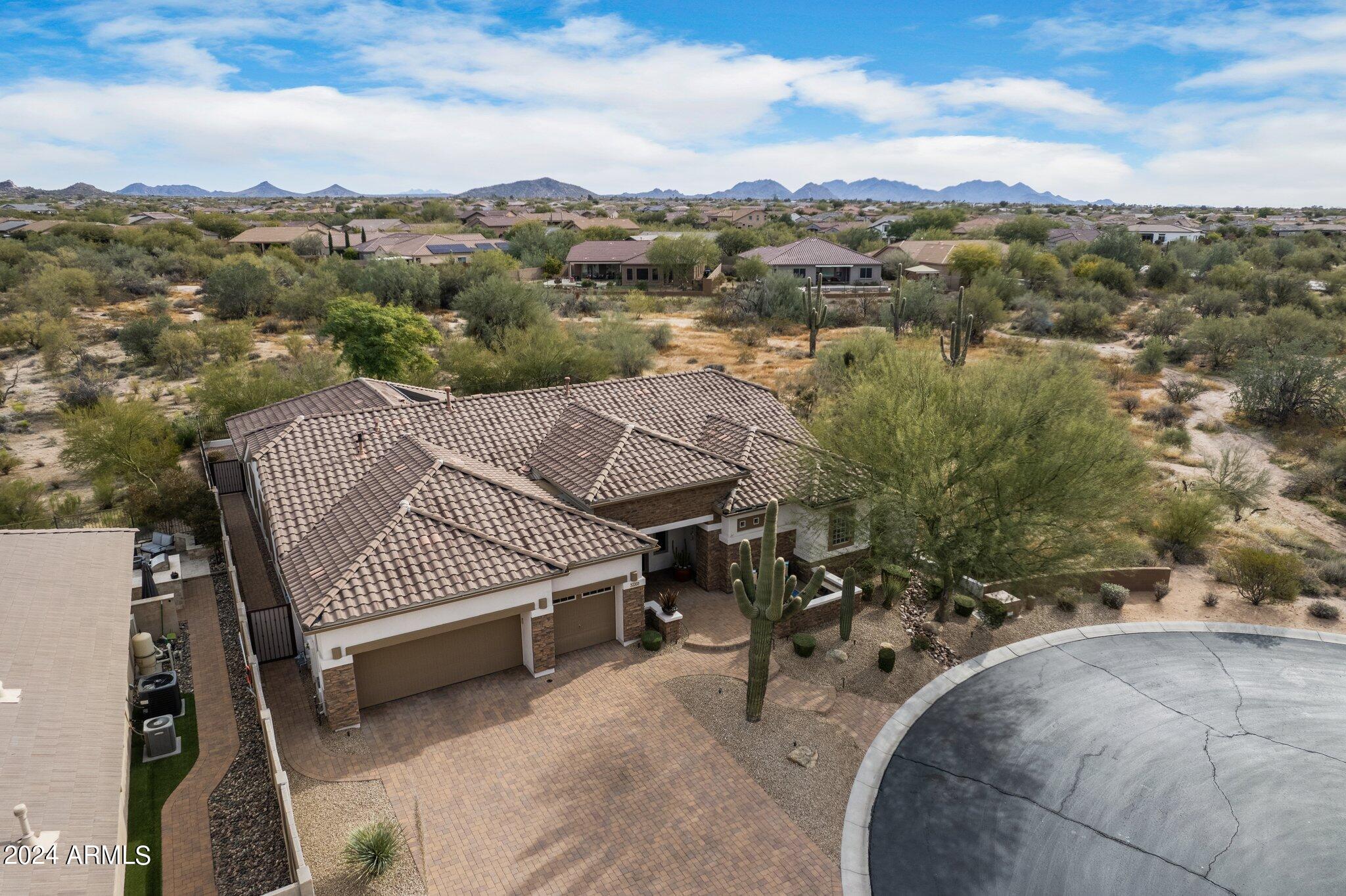 LONE MOUNTAIN - Residential