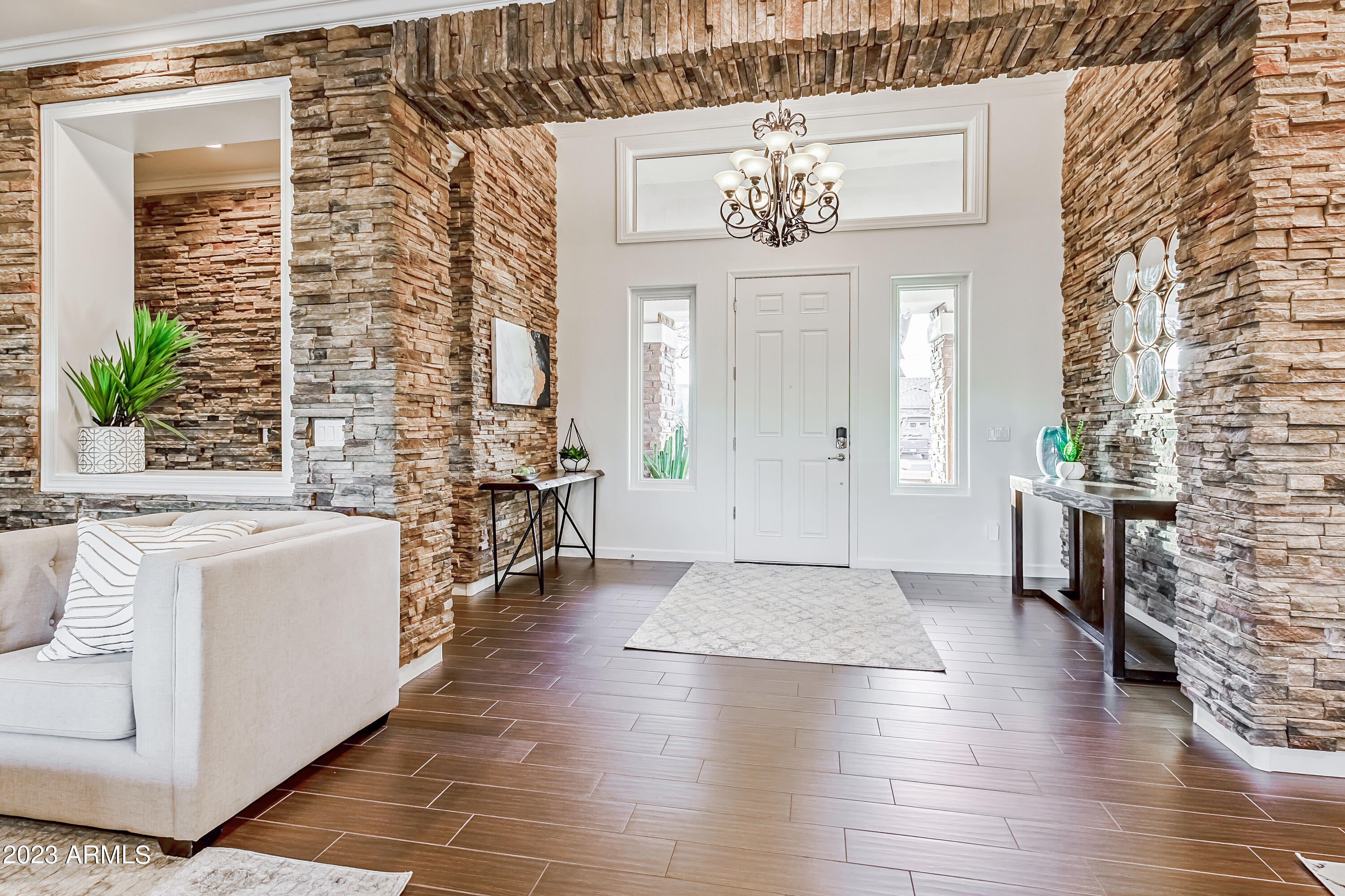 LONE MOUNTAIN - Residential