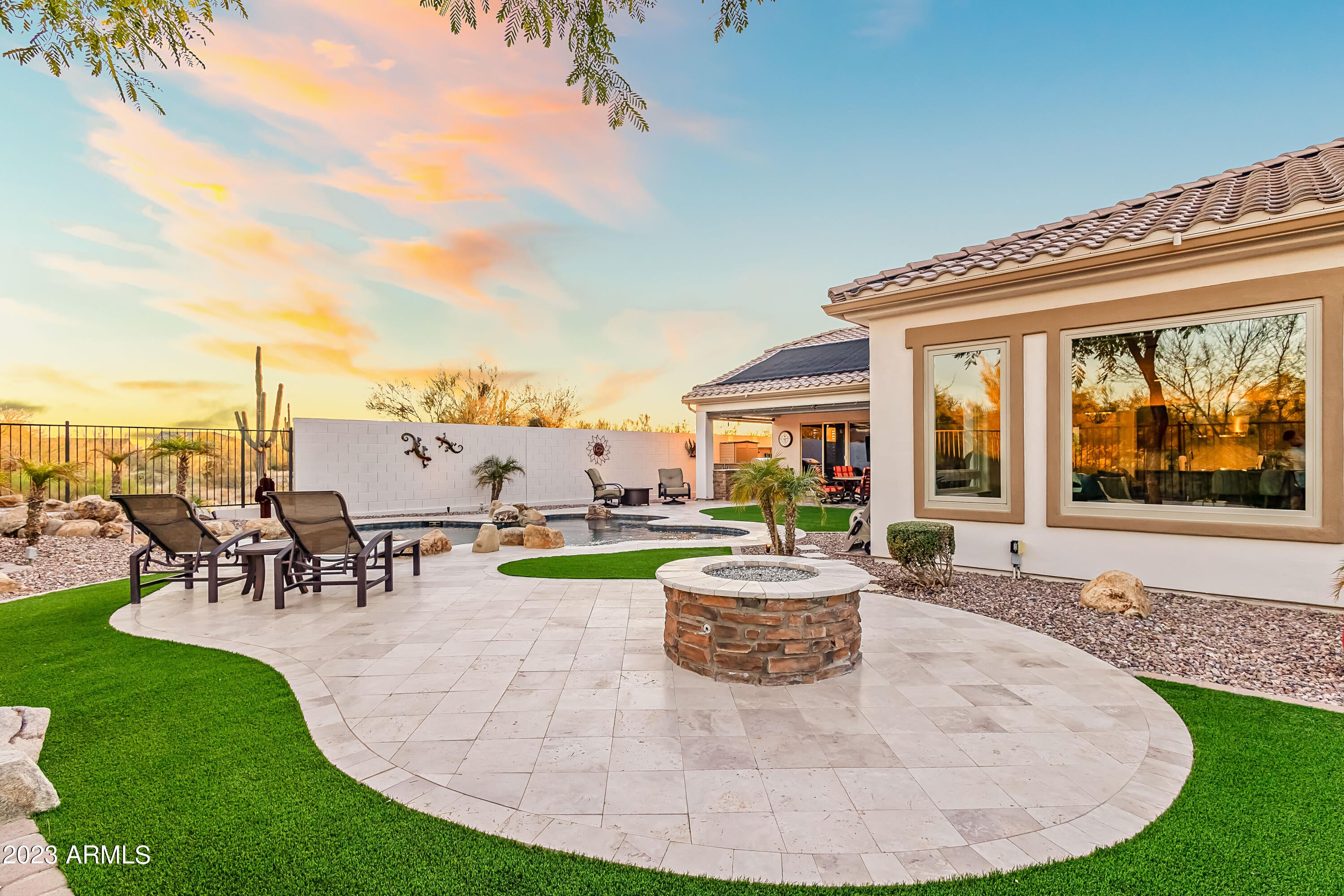 LONE MOUNTAIN - Residential