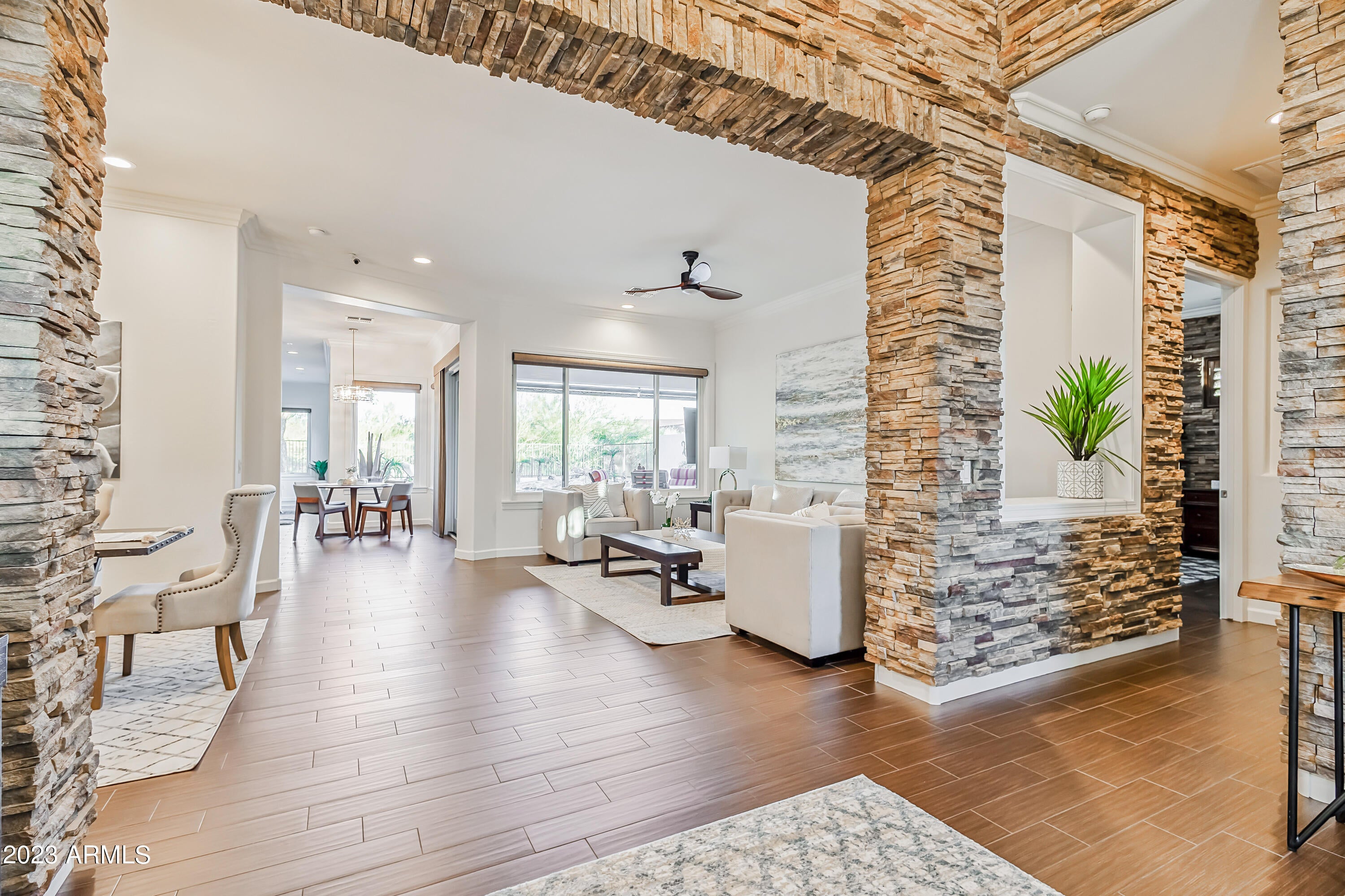 LONE MOUNTAIN - Residential