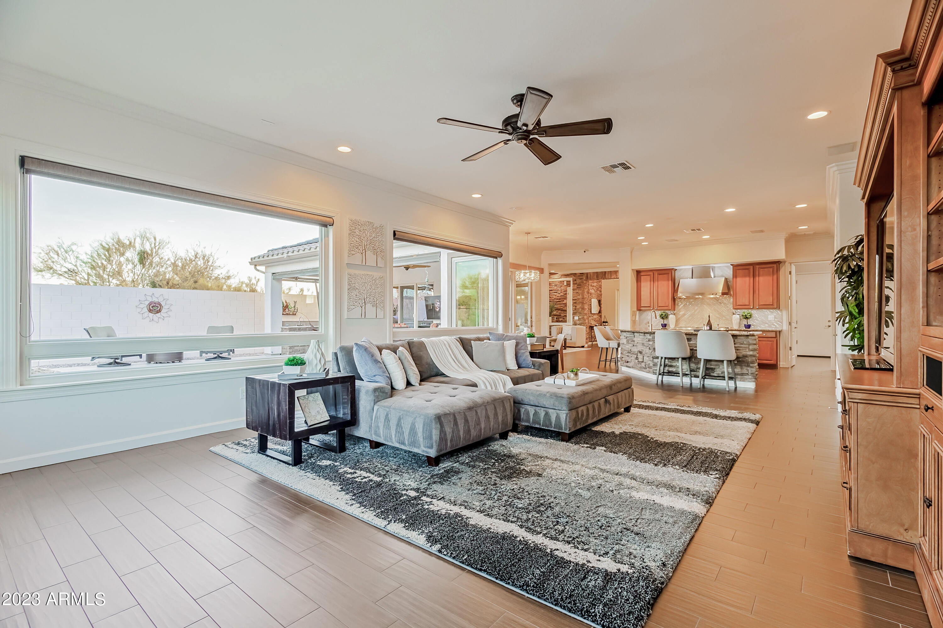 LONE MOUNTAIN - Residential