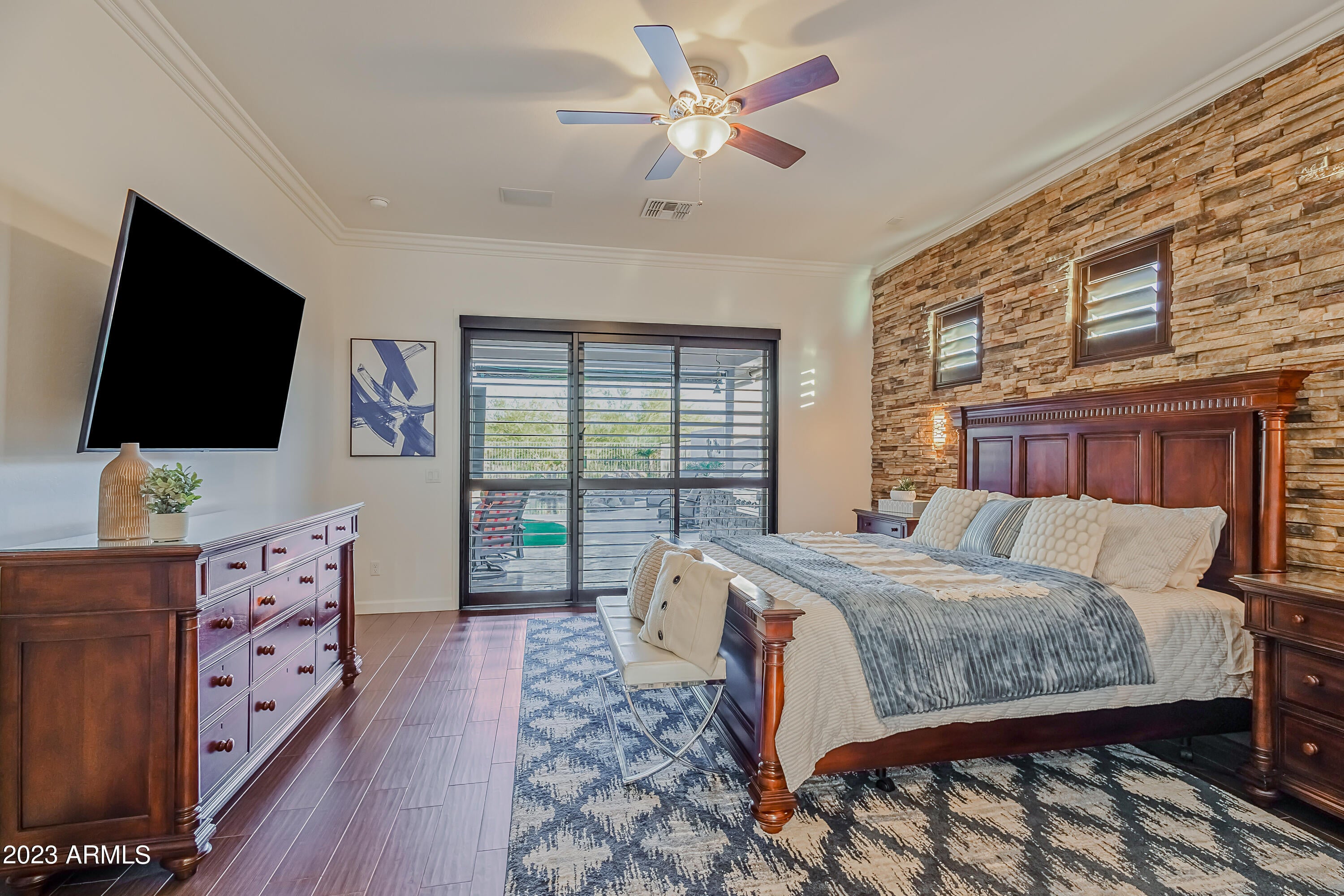 LONE MOUNTAIN - Residential