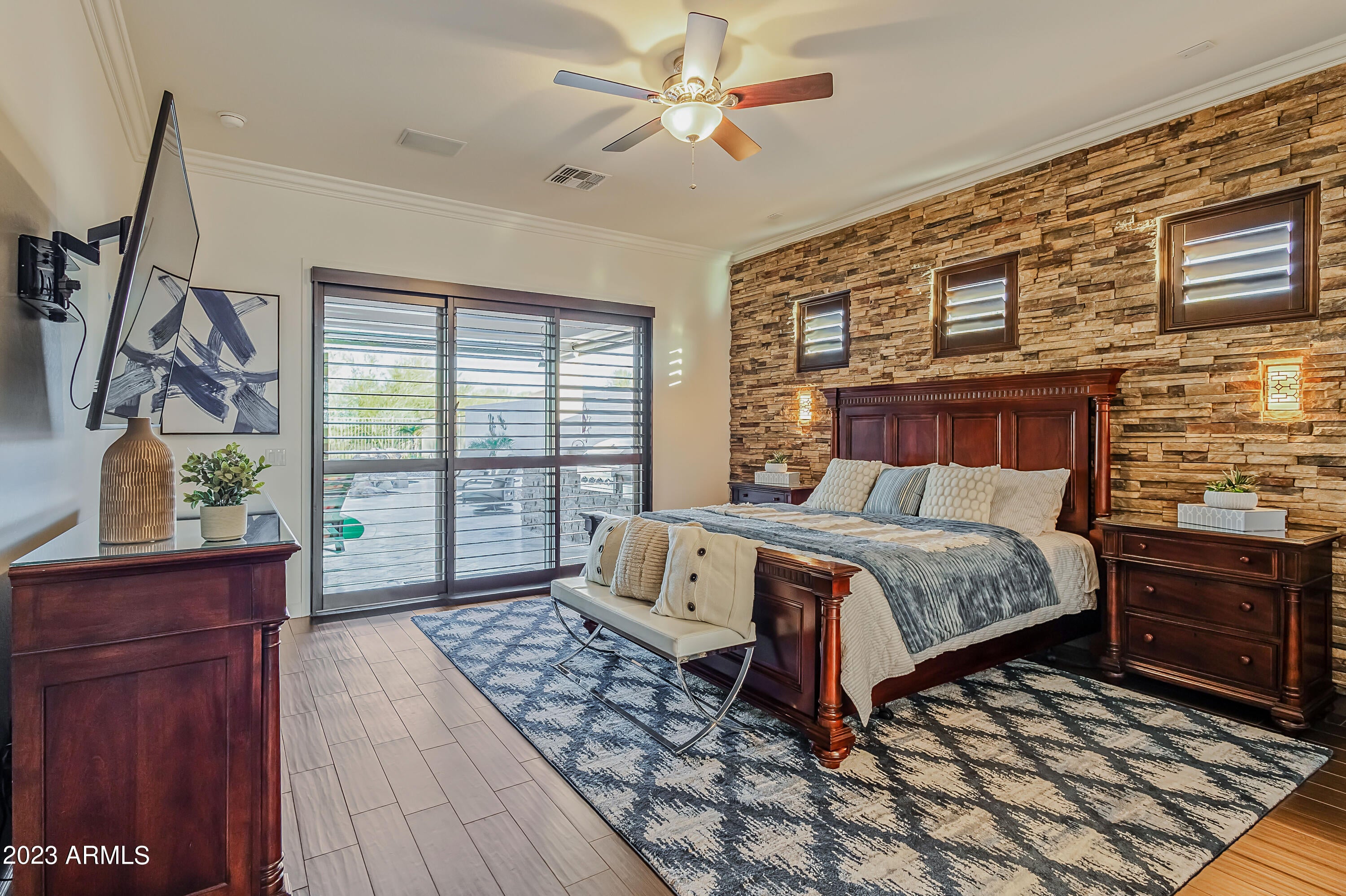 LONE MOUNTAIN - Residential