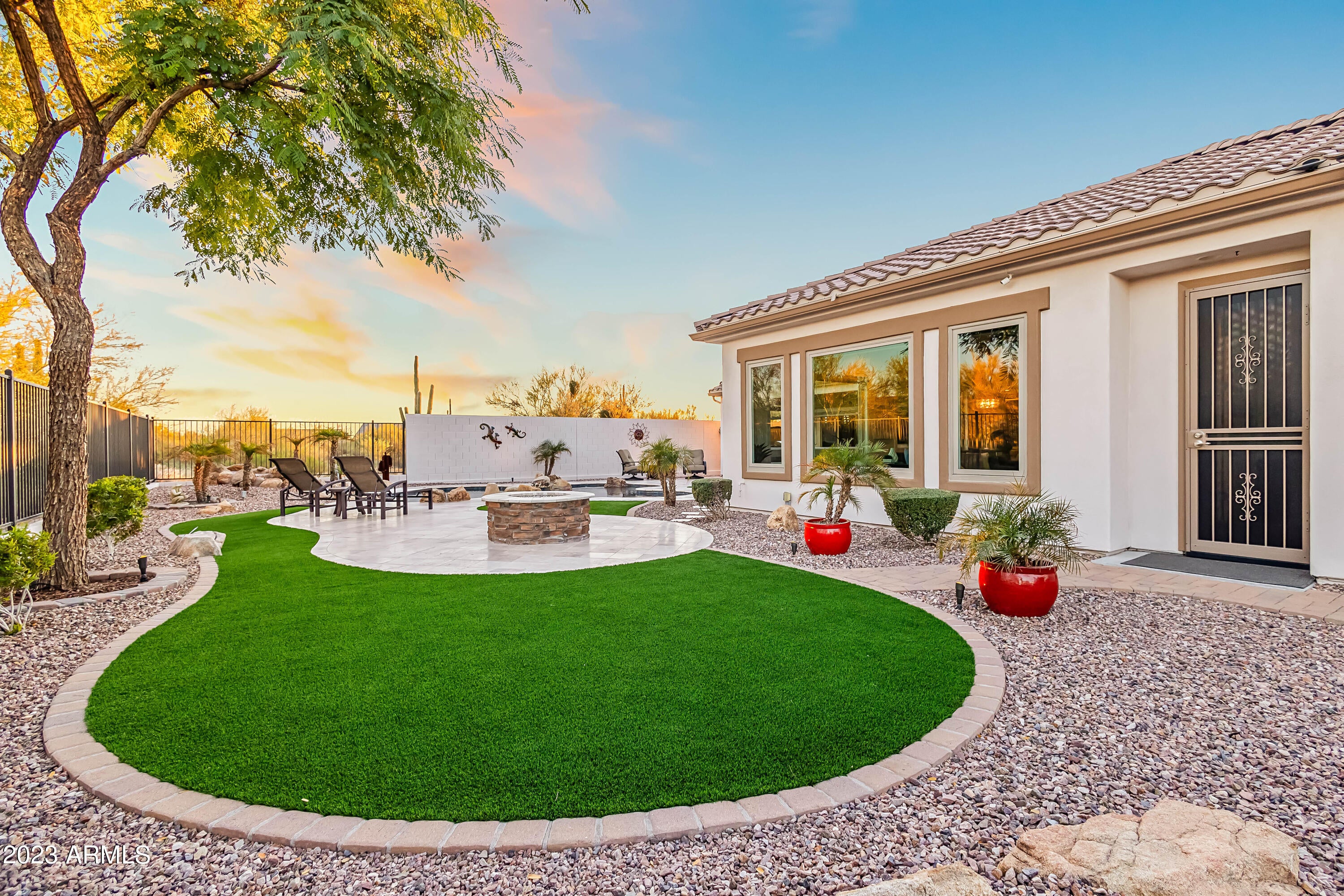 LONE MOUNTAIN - Residential