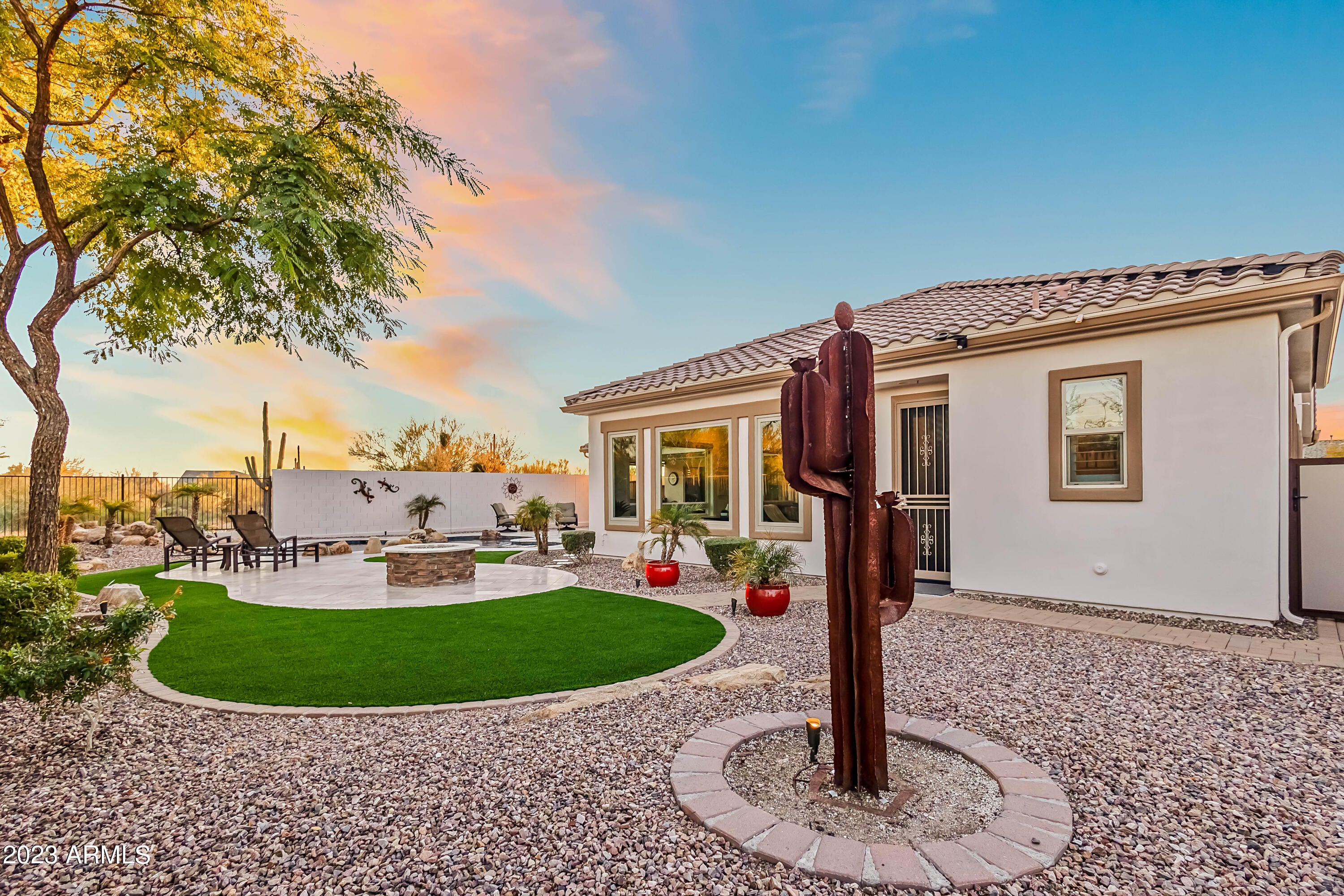 LONE MOUNTAIN - Residential