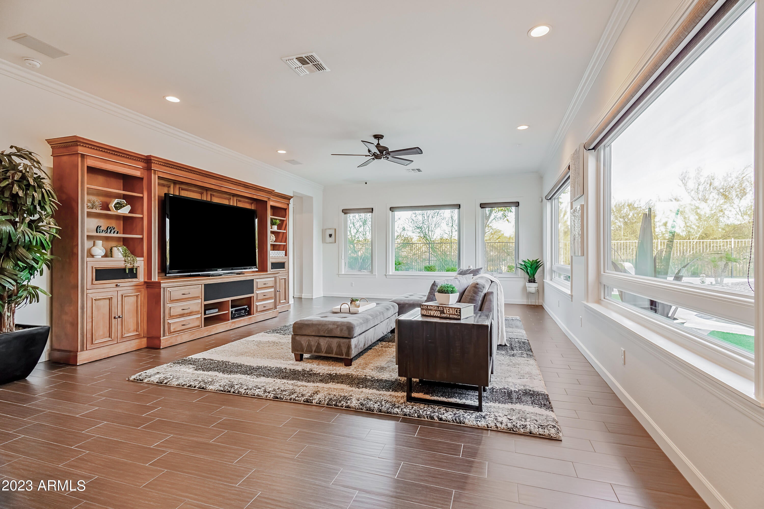 LONE MOUNTAIN - Residential