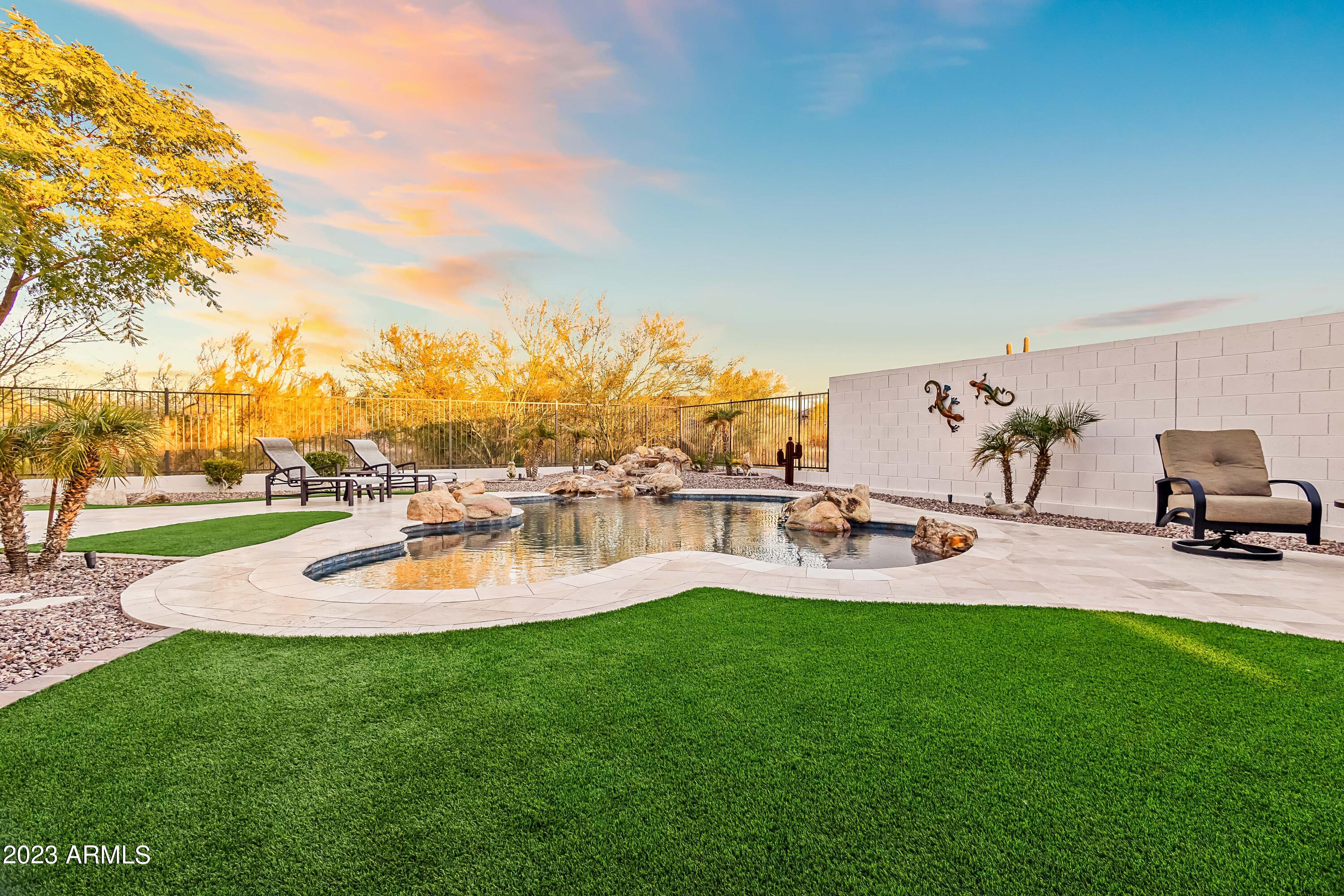 LONE MOUNTAIN - Residential