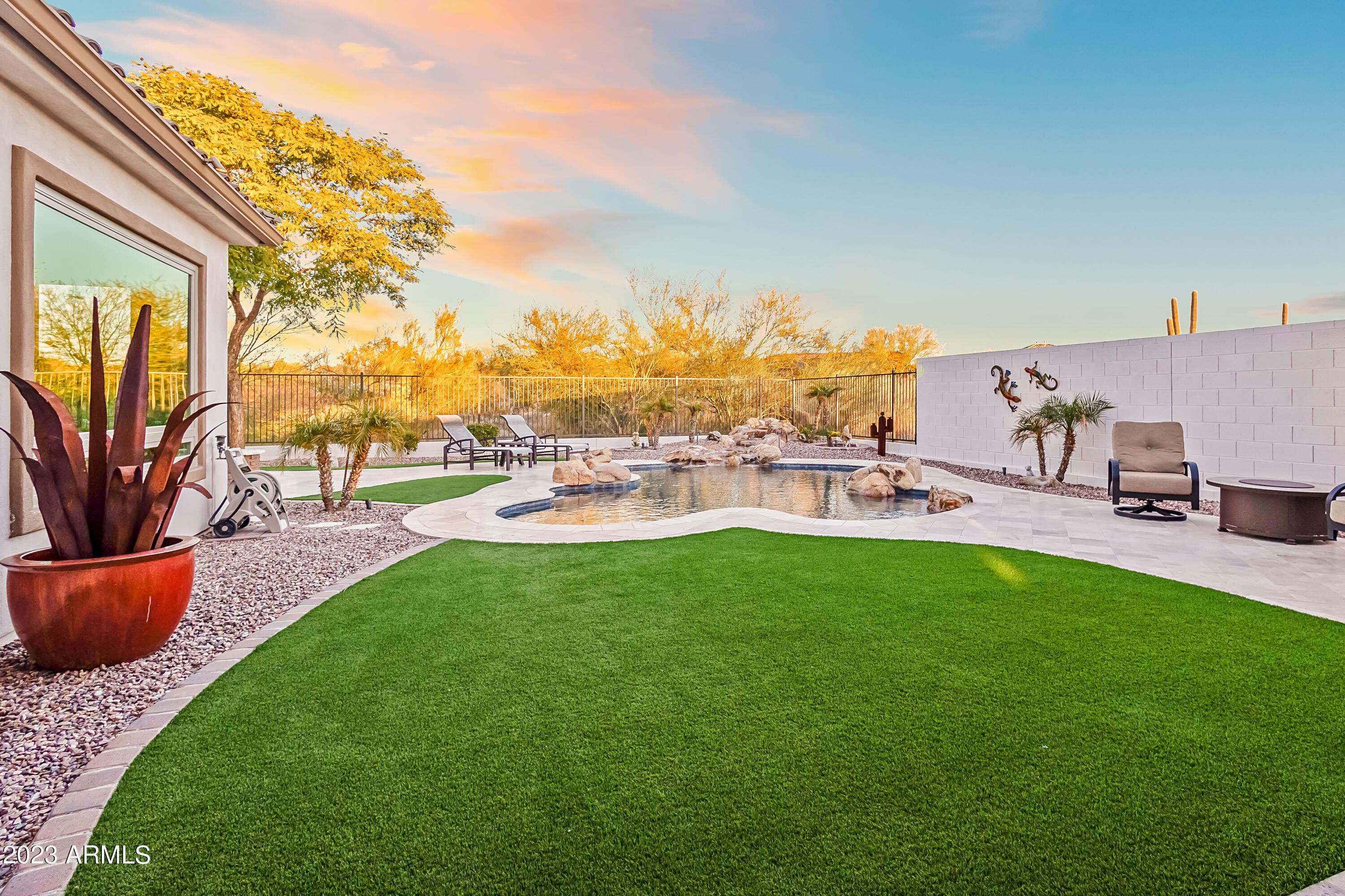 LONE MOUNTAIN - Residential