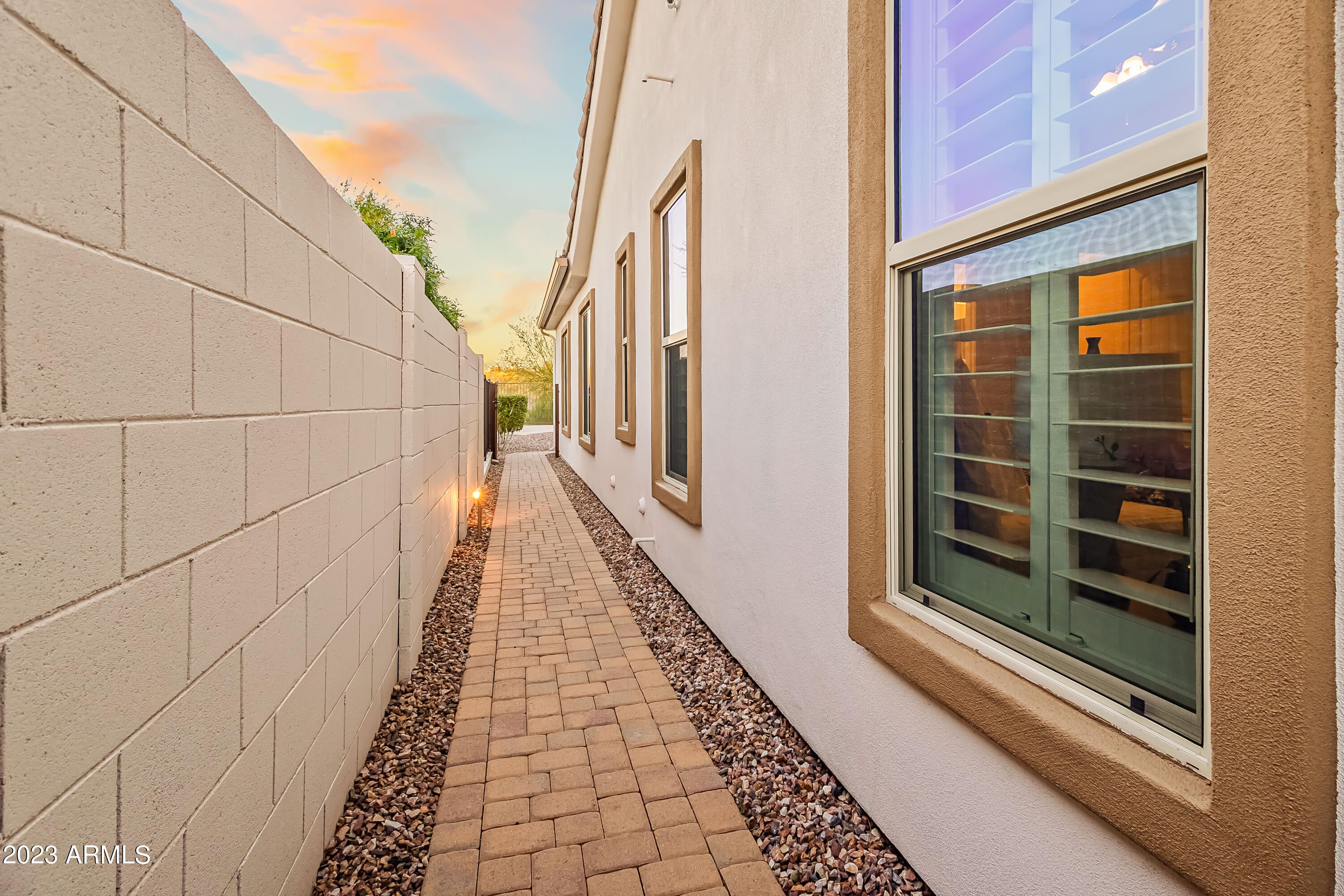 LONE MOUNTAIN - Residential