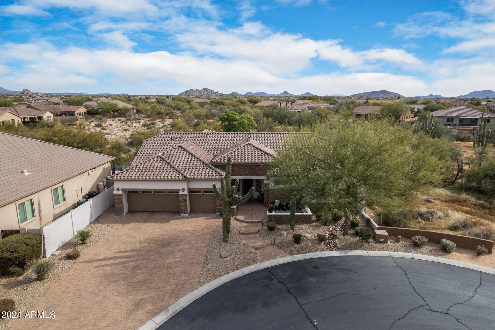 LONE MOUNTAIN - Residential