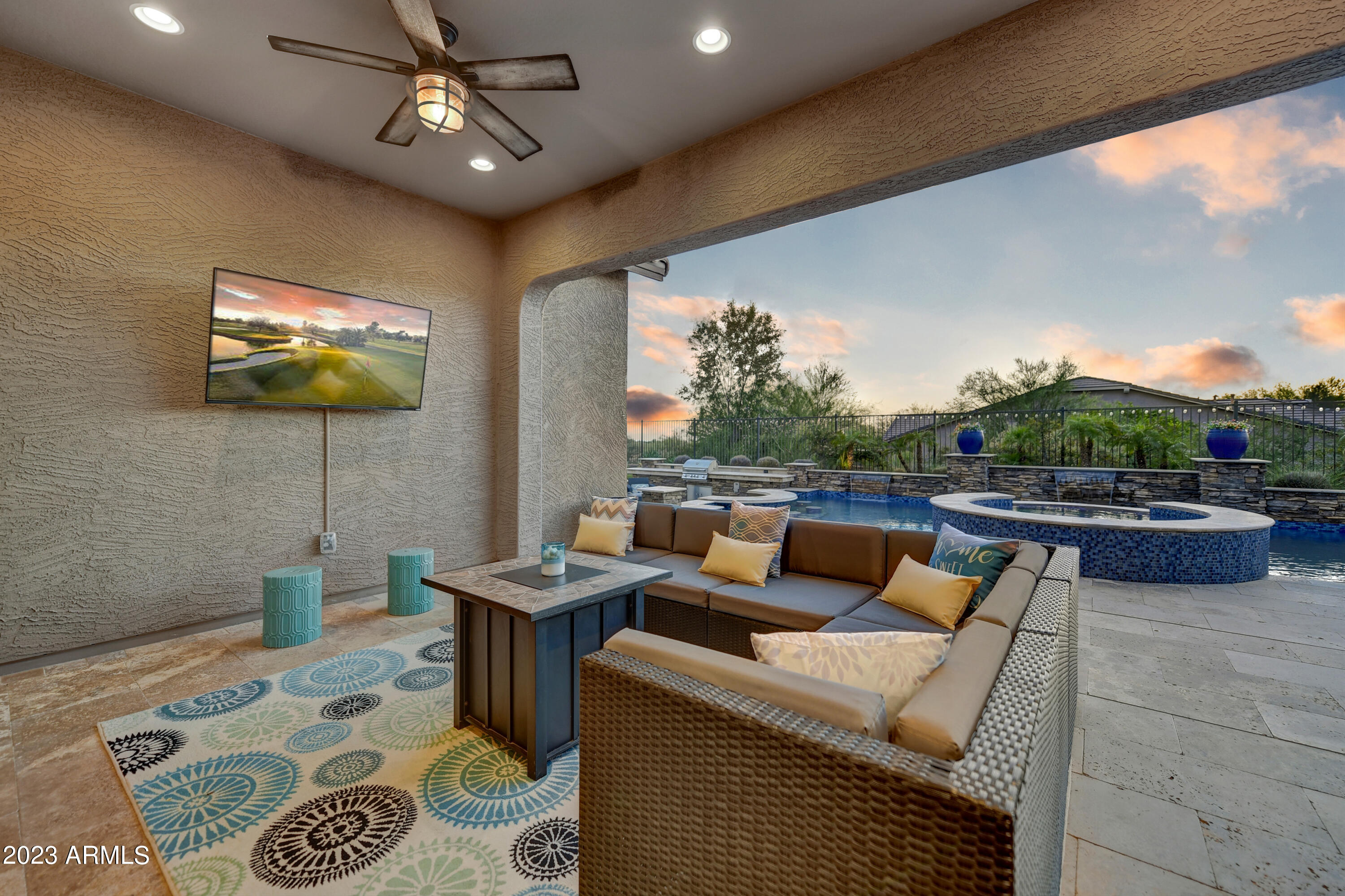 LONE MOUNTAIN - Residential