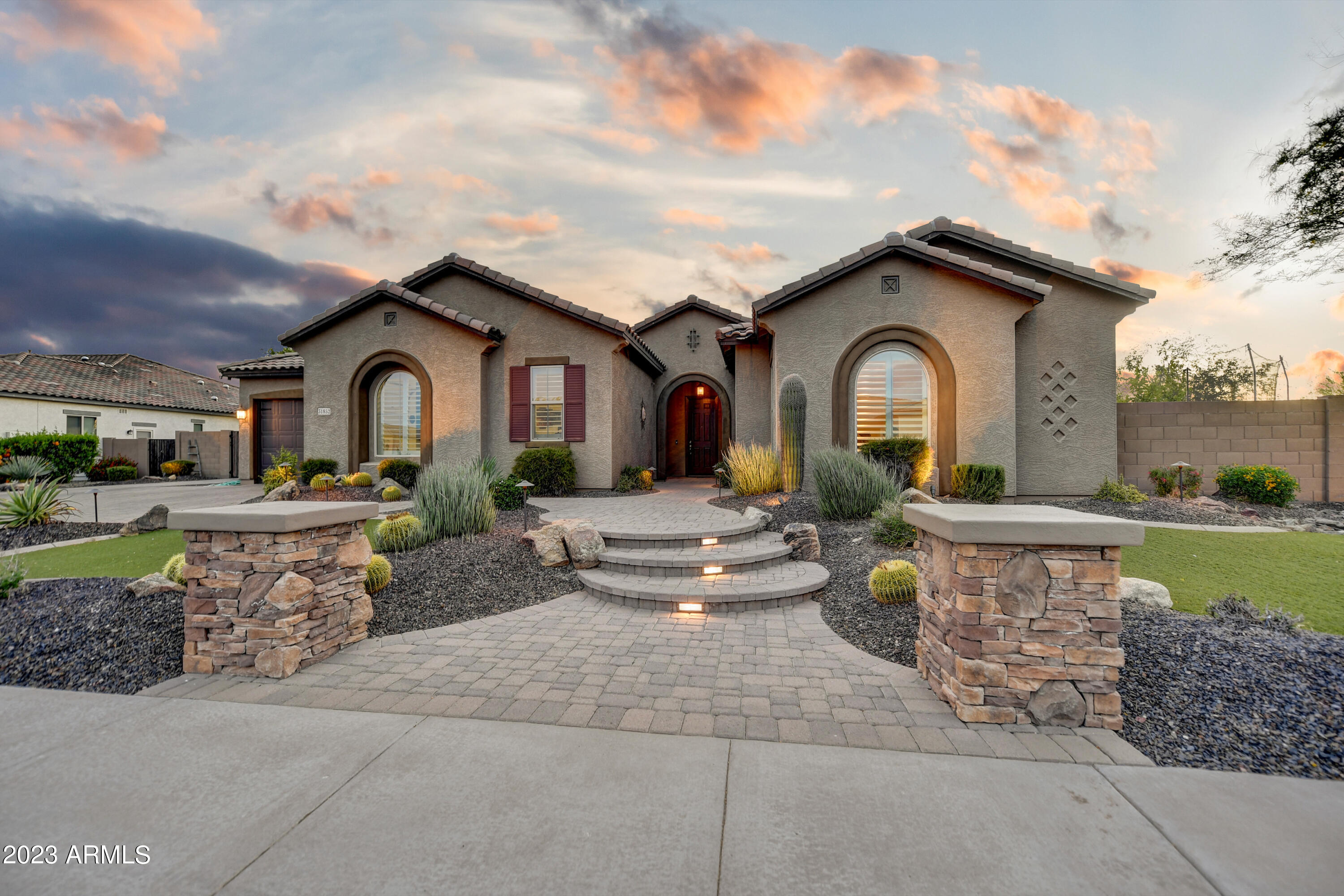 LONE MOUNTAIN - Residential