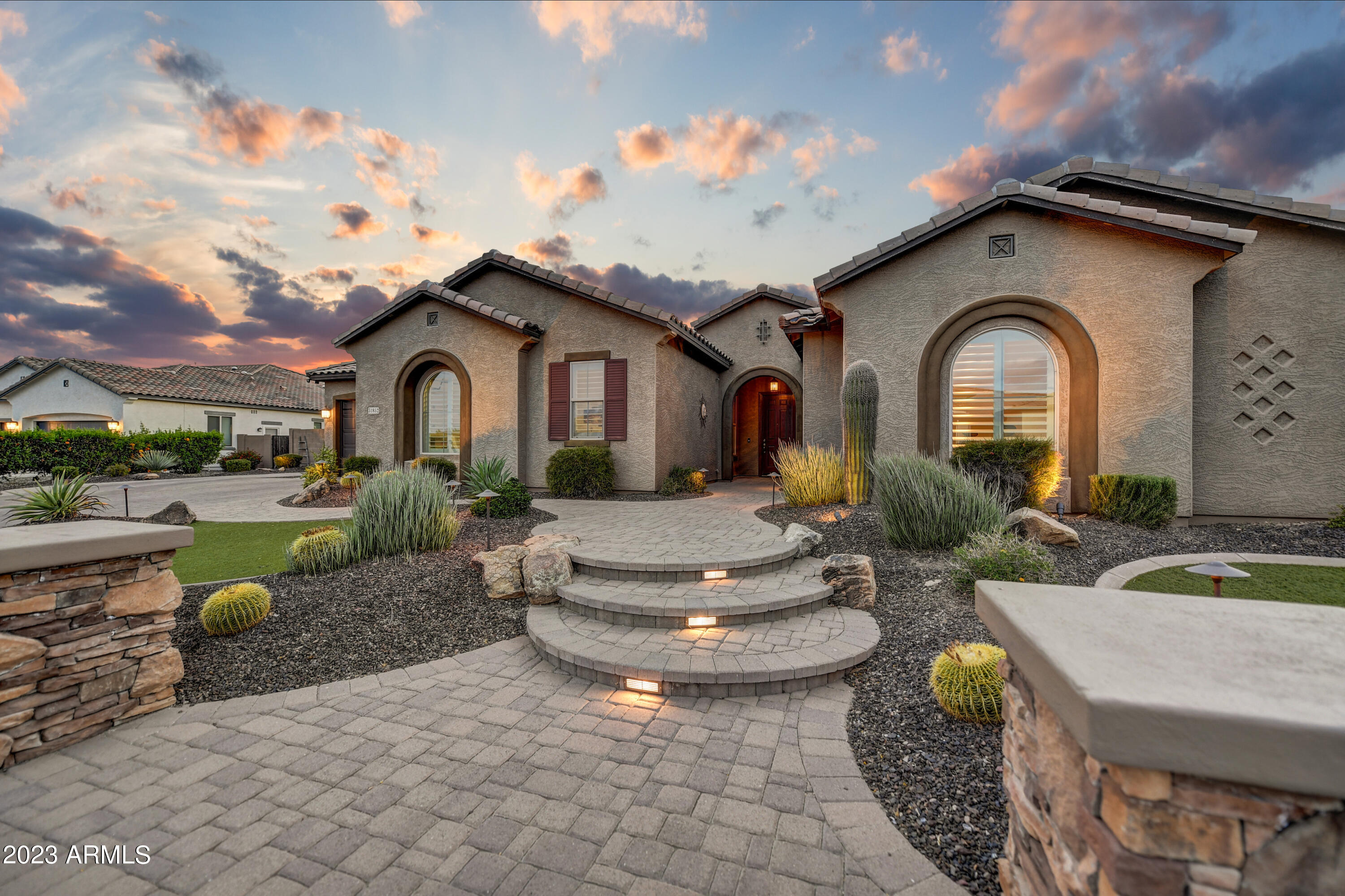 LONE MOUNTAIN - Residential
