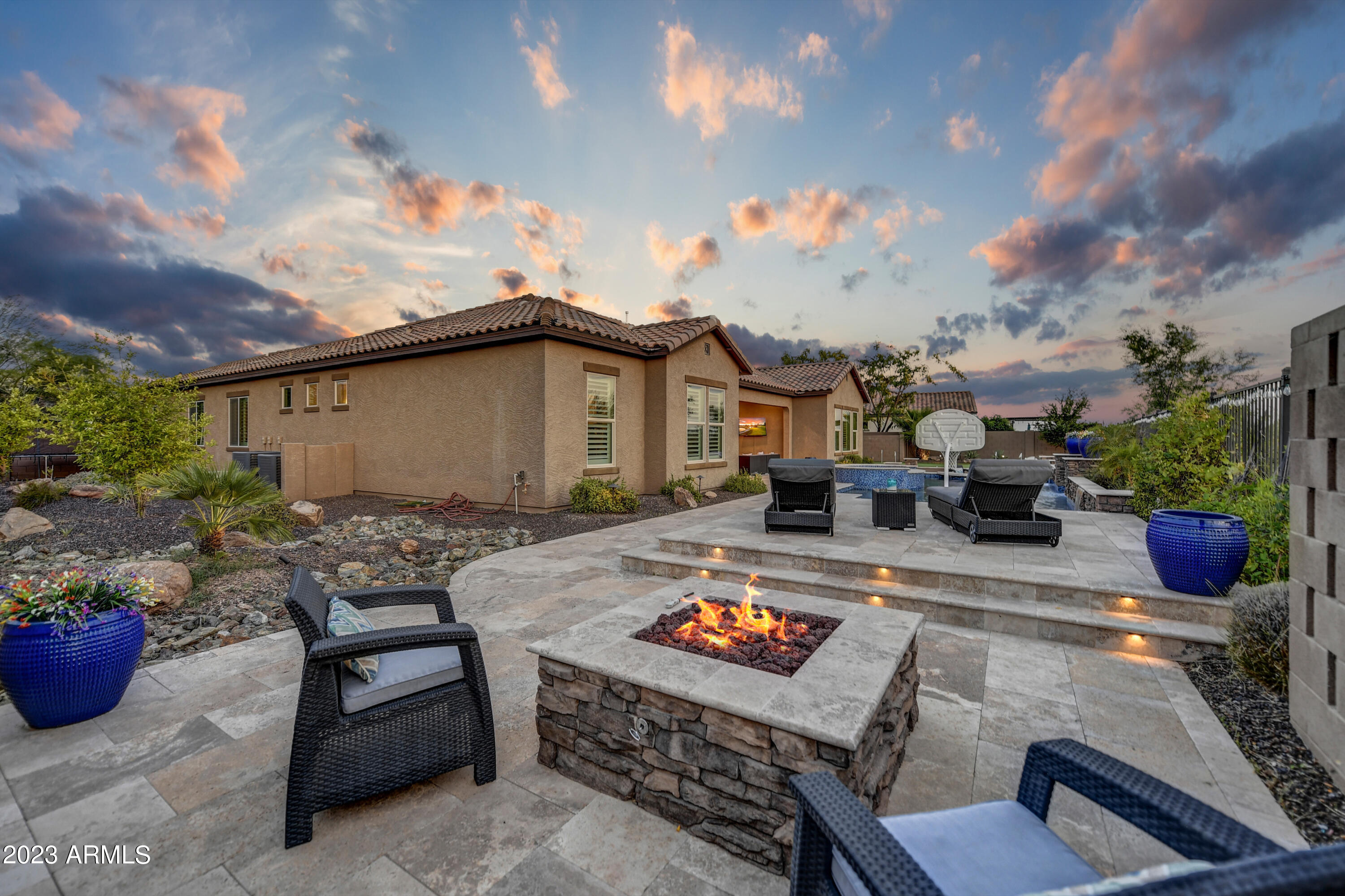 LONE MOUNTAIN - Residential