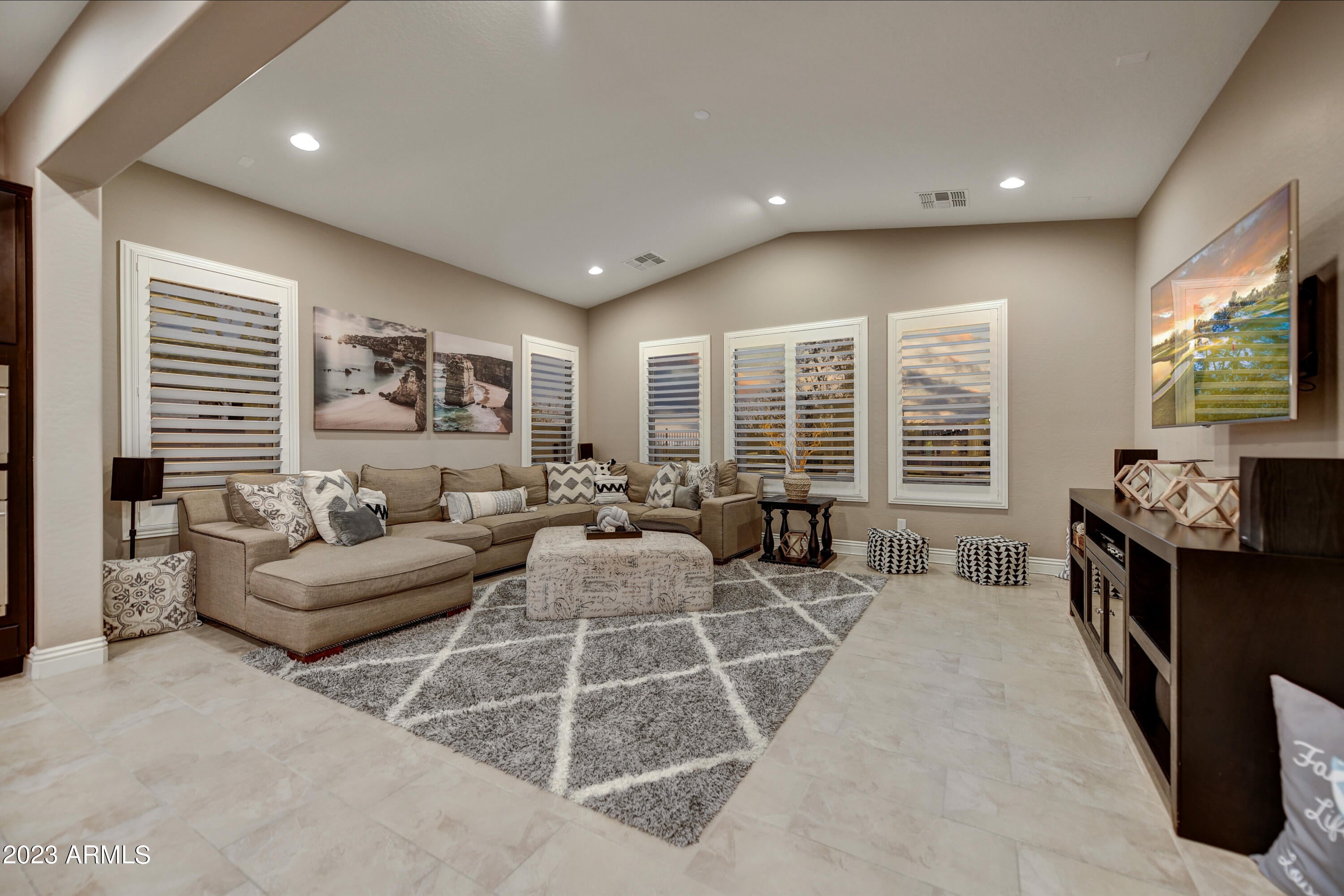 LONE MOUNTAIN - Residential