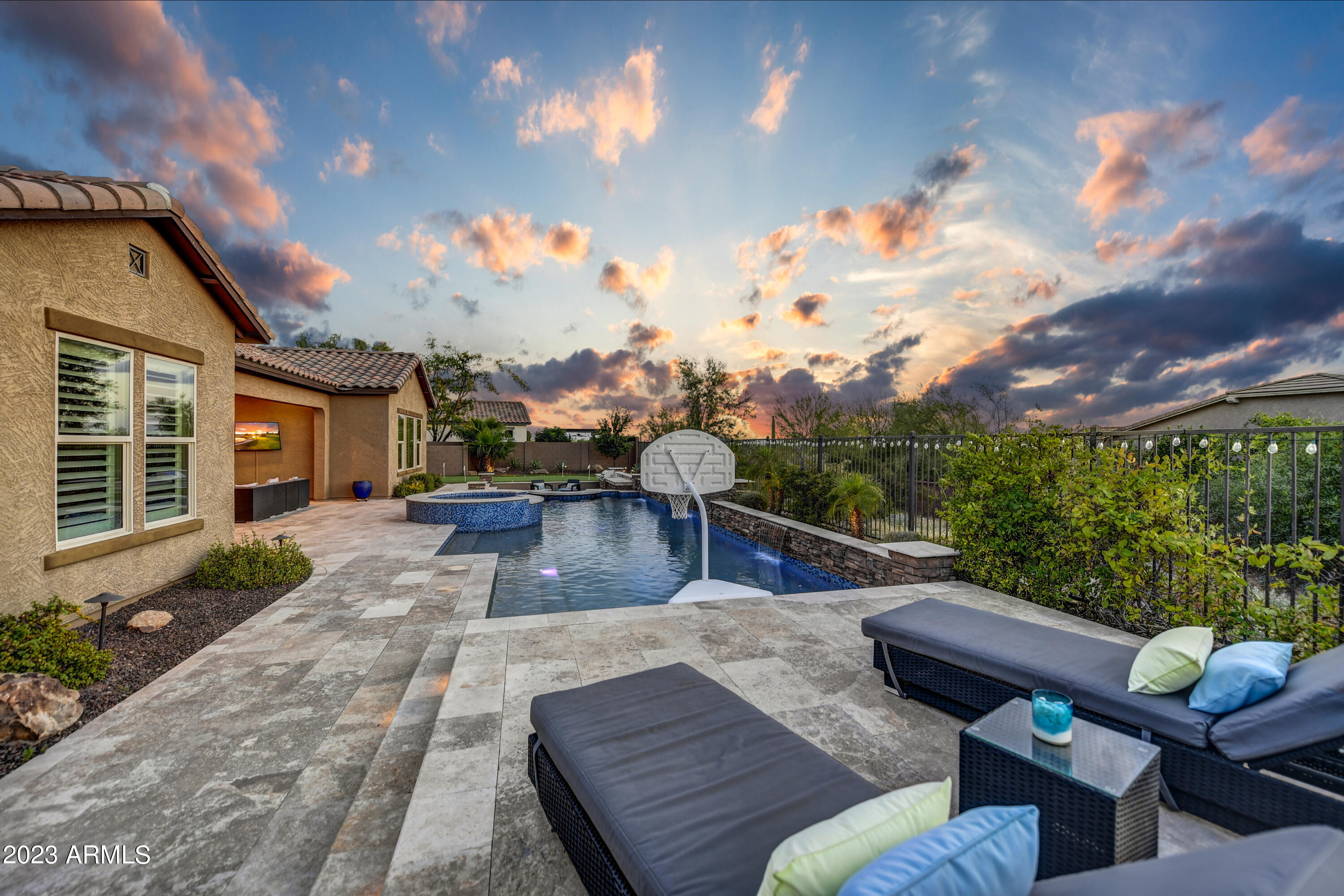 LONE MOUNTAIN - Residential