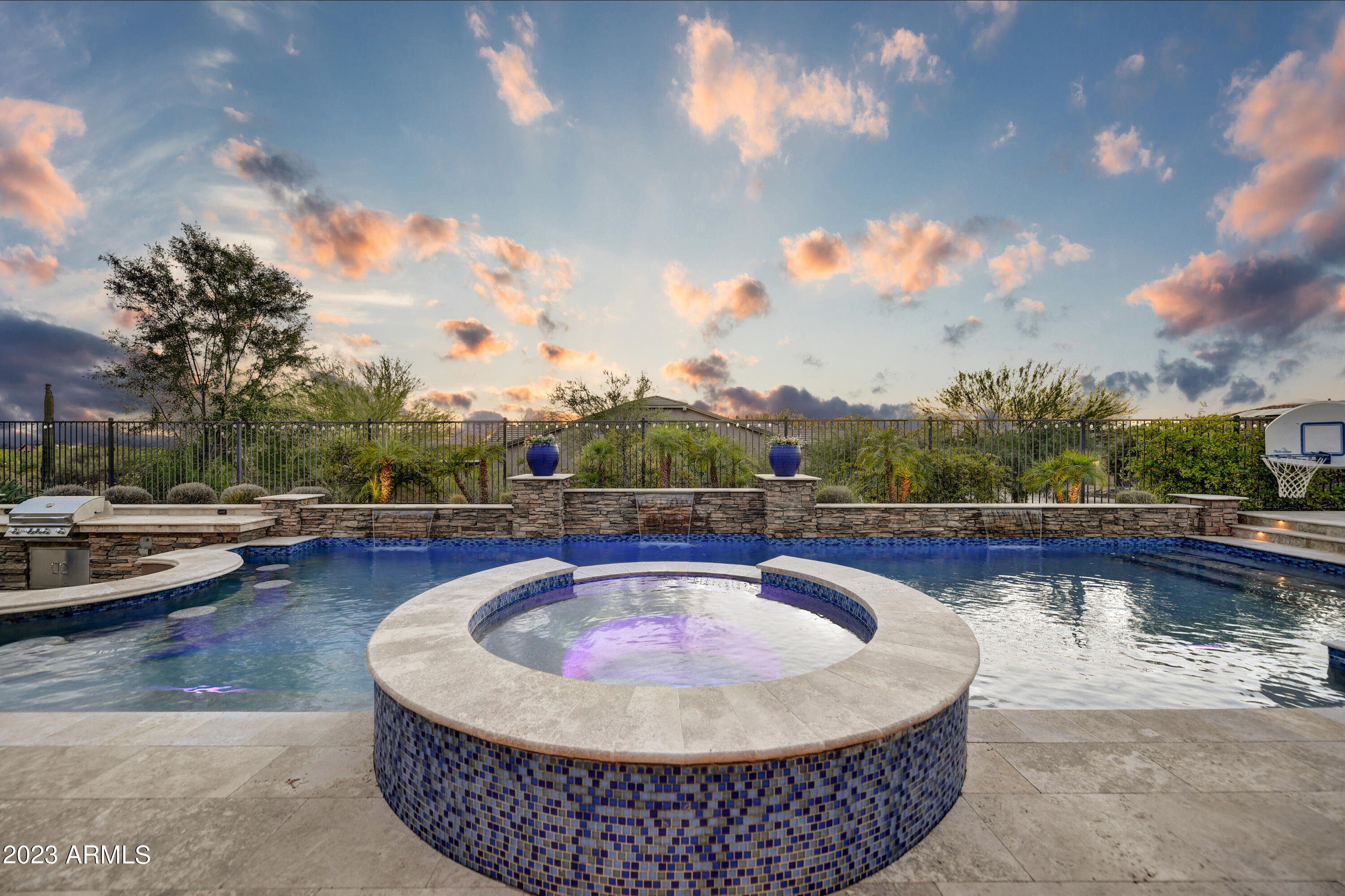 LONE MOUNTAIN - Residential