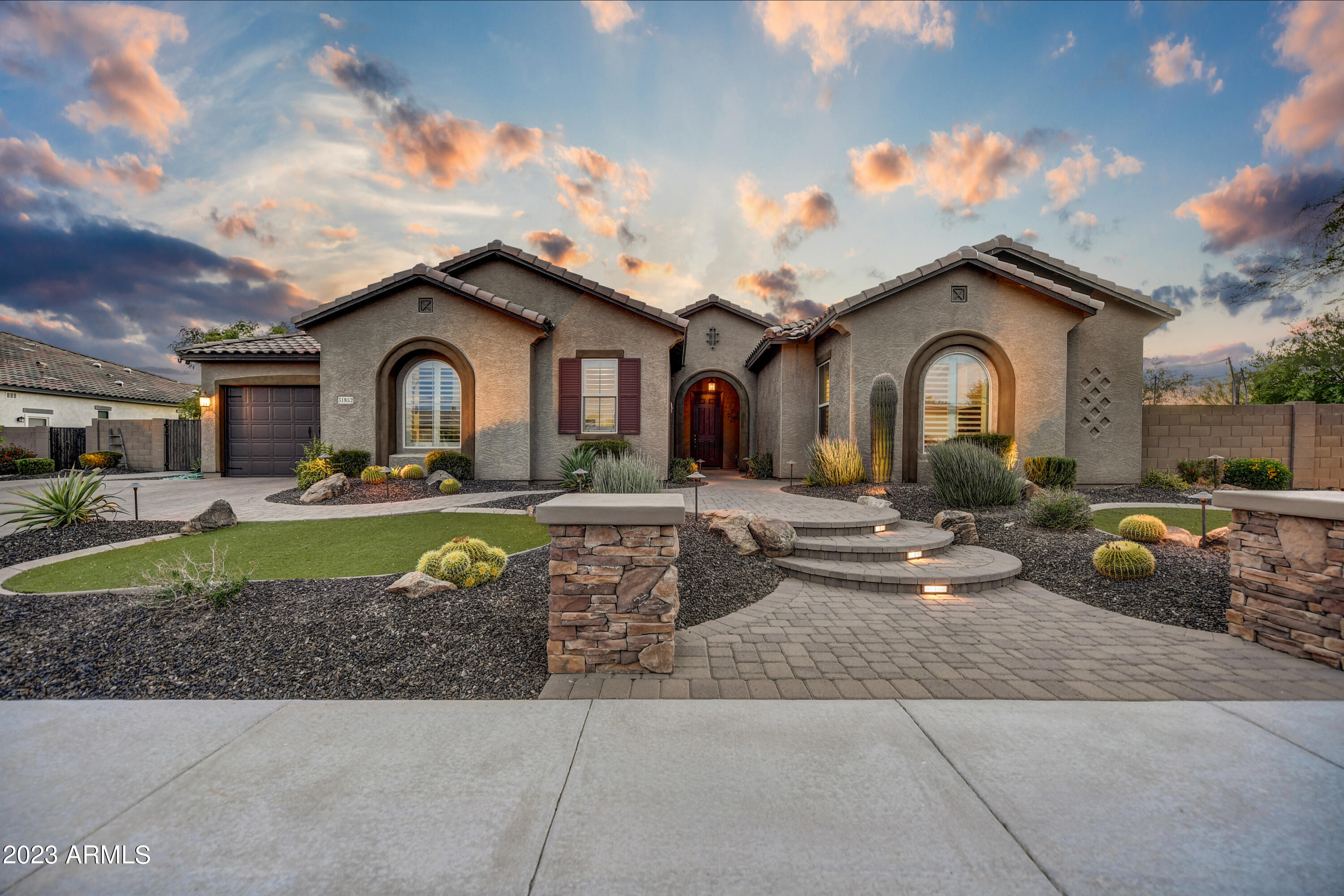 LONE MOUNTAIN - Residential