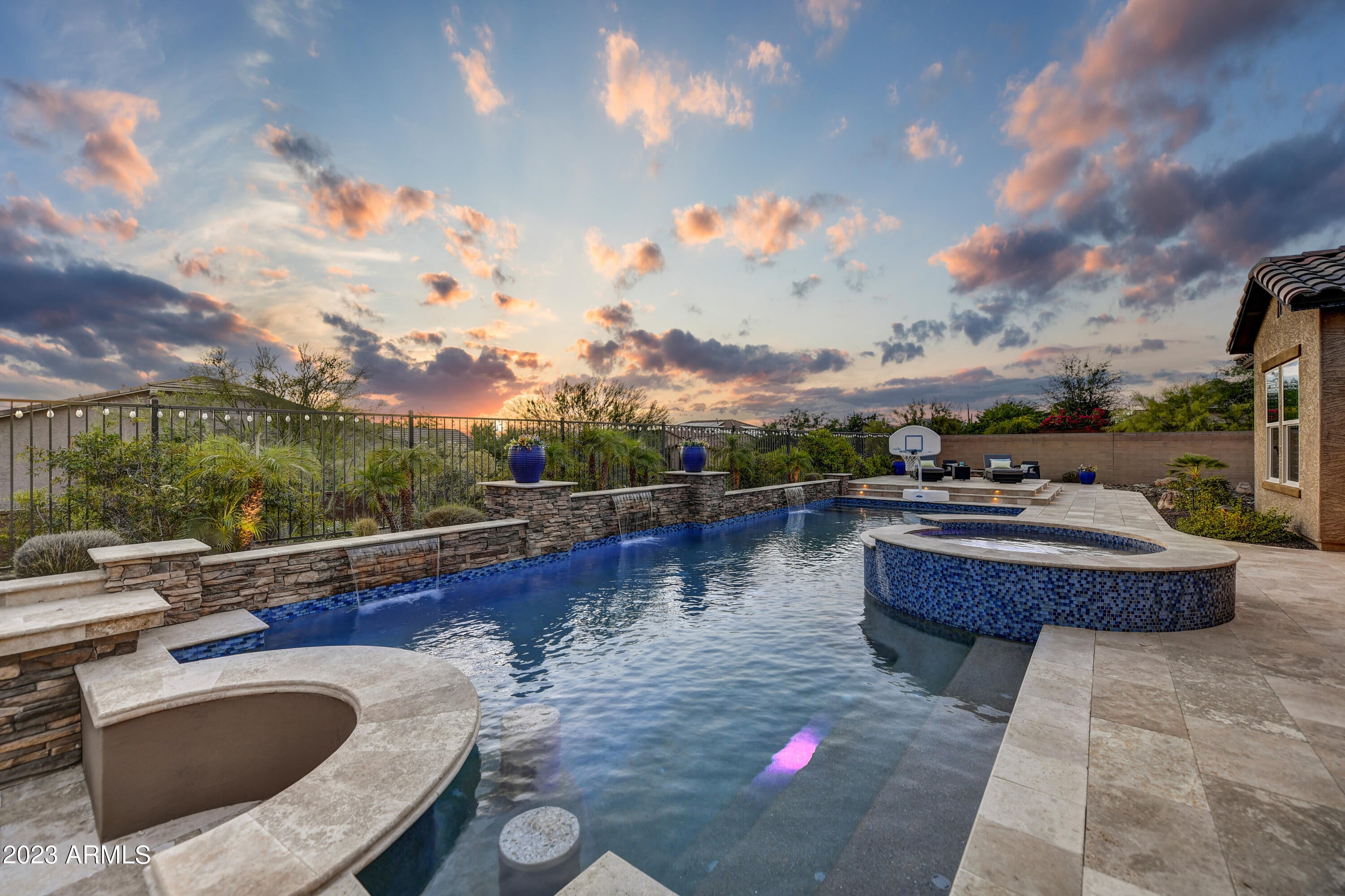 LONE MOUNTAIN - Residential