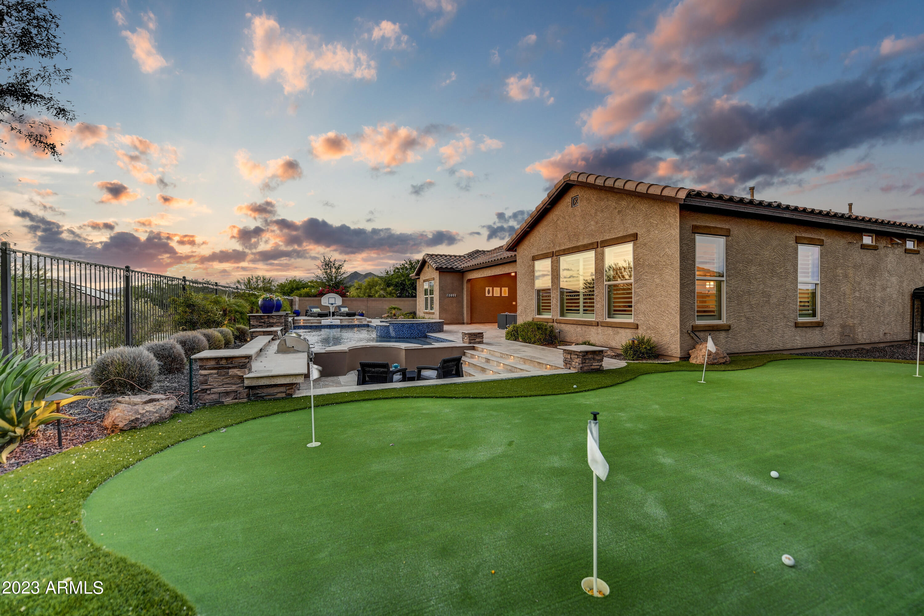 LONE MOUNTAIN - Residential