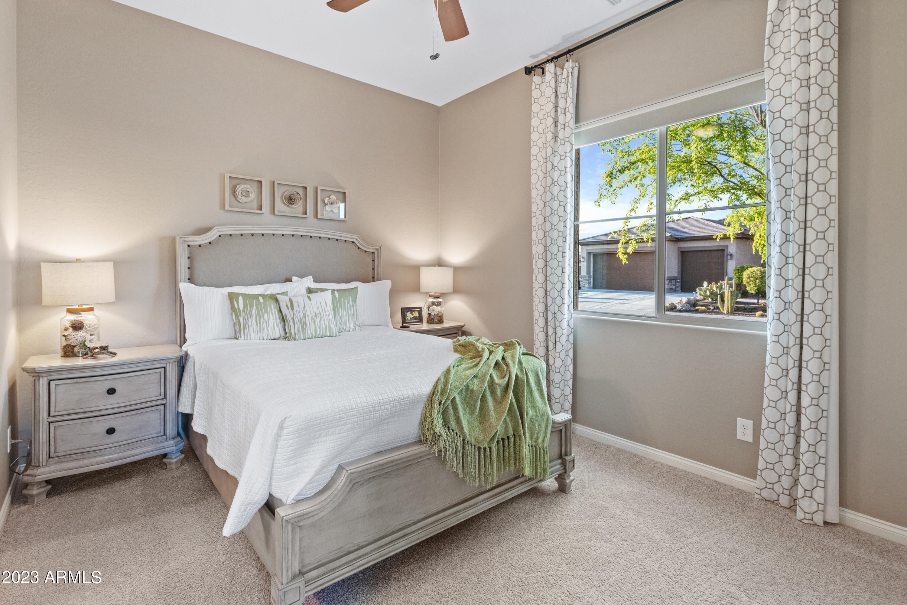 LONE MOUNTAIN - Residential