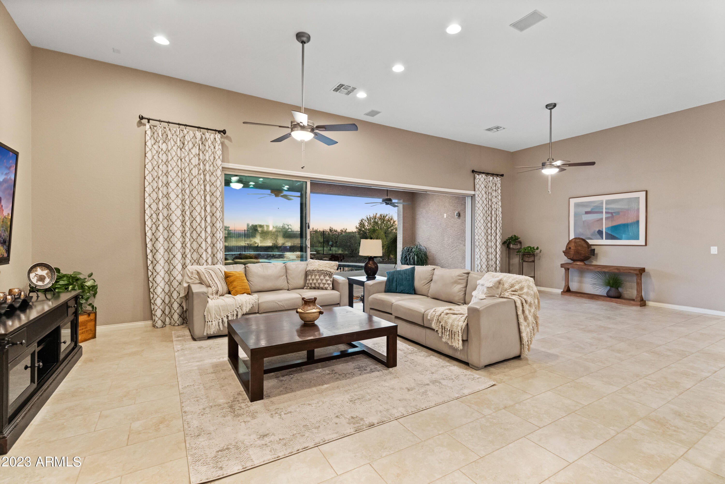 LONE MOUNTAIN - Residential