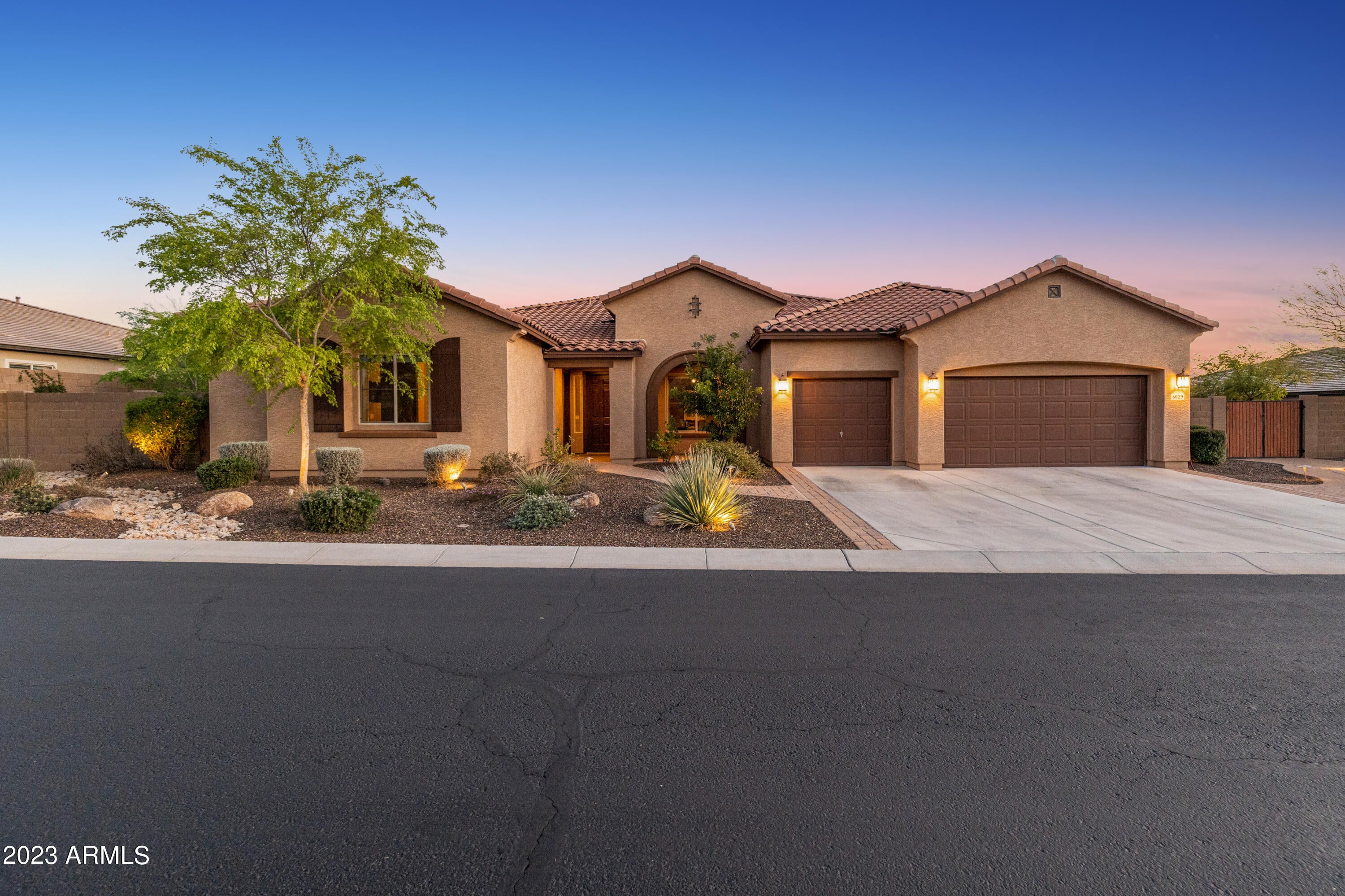 LONE MOUNTAIN - Residential