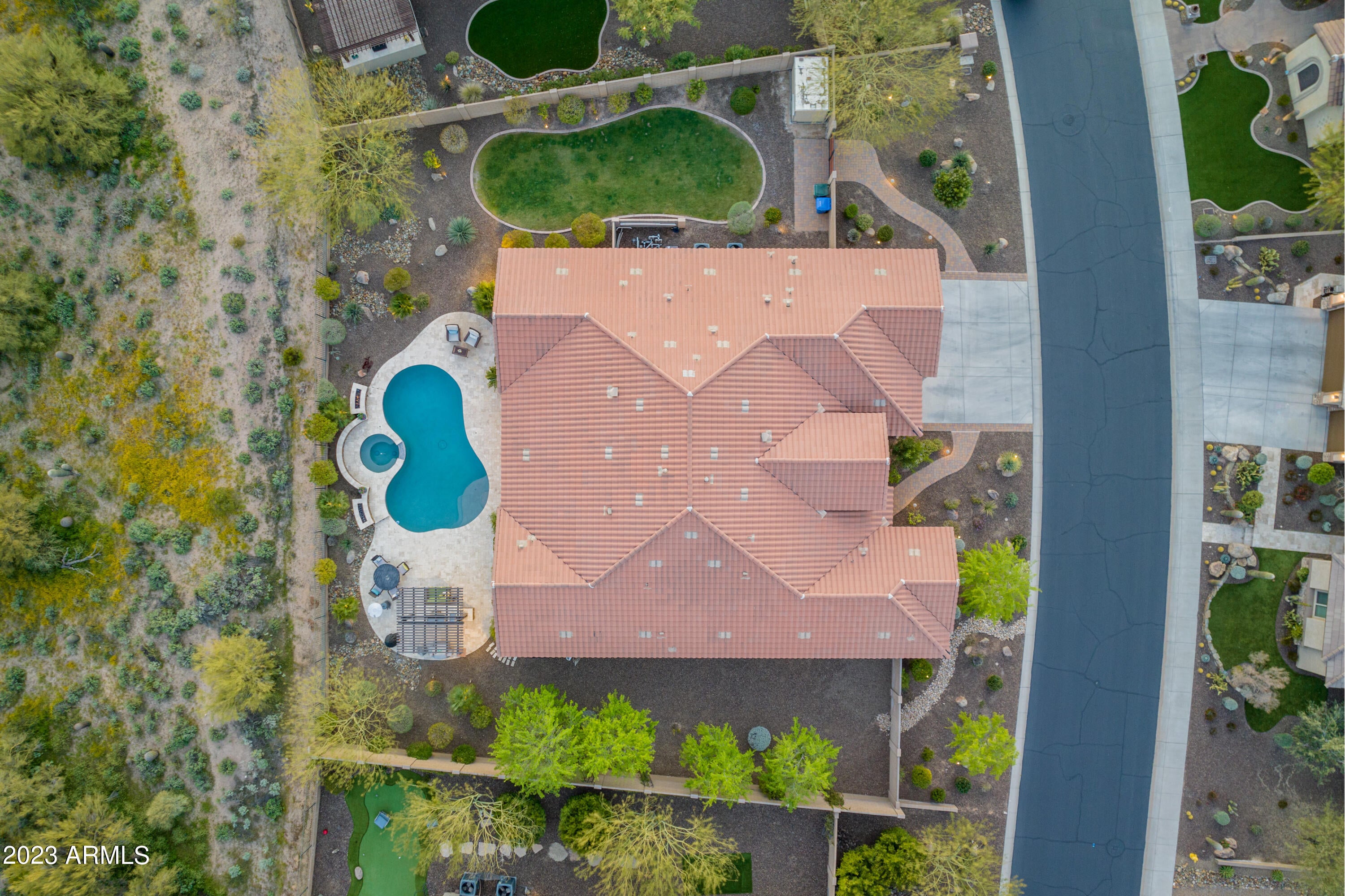 LONE MOUNTAIN - Residential