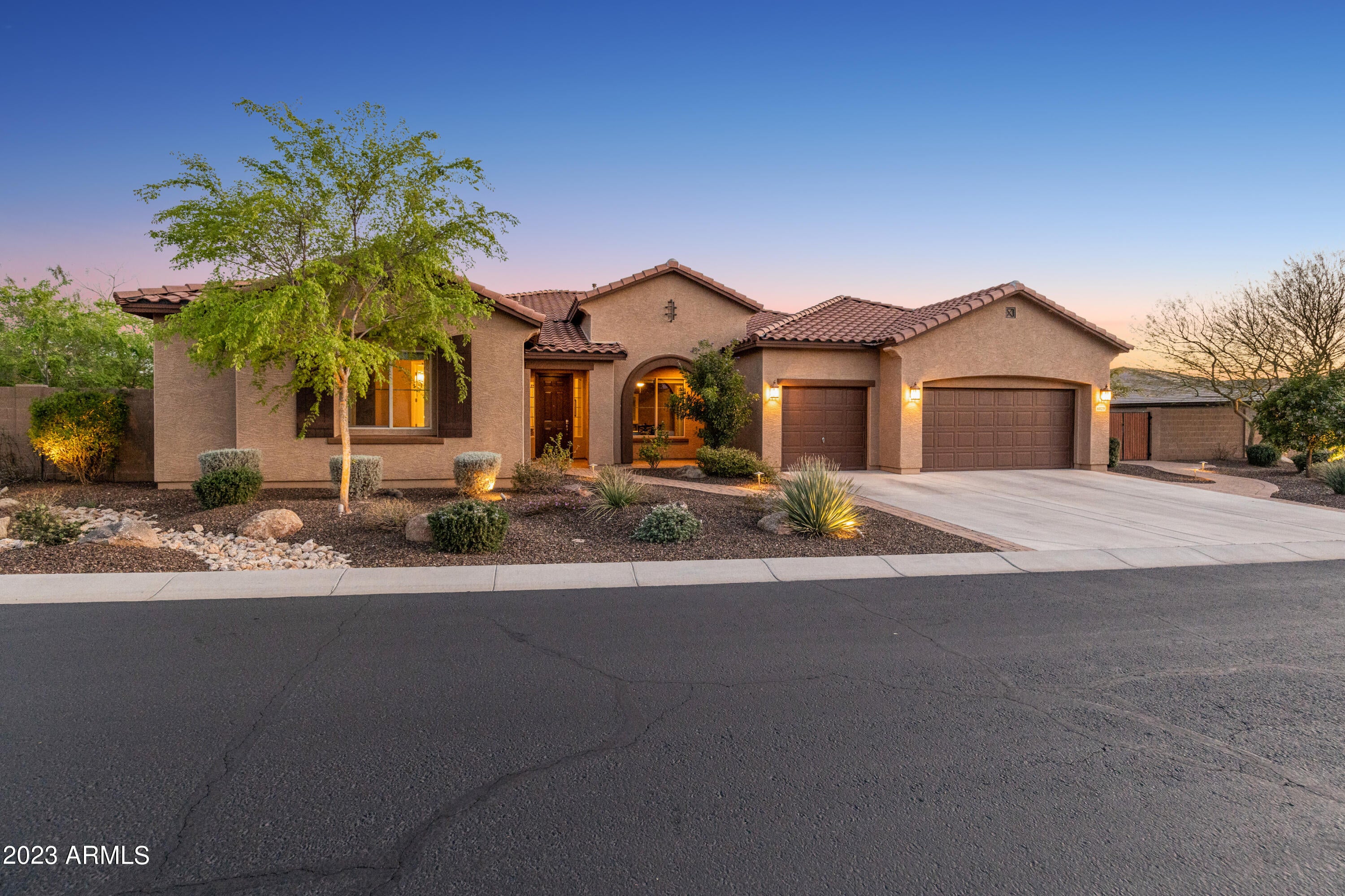 LONE MOUNTAIN - Residential