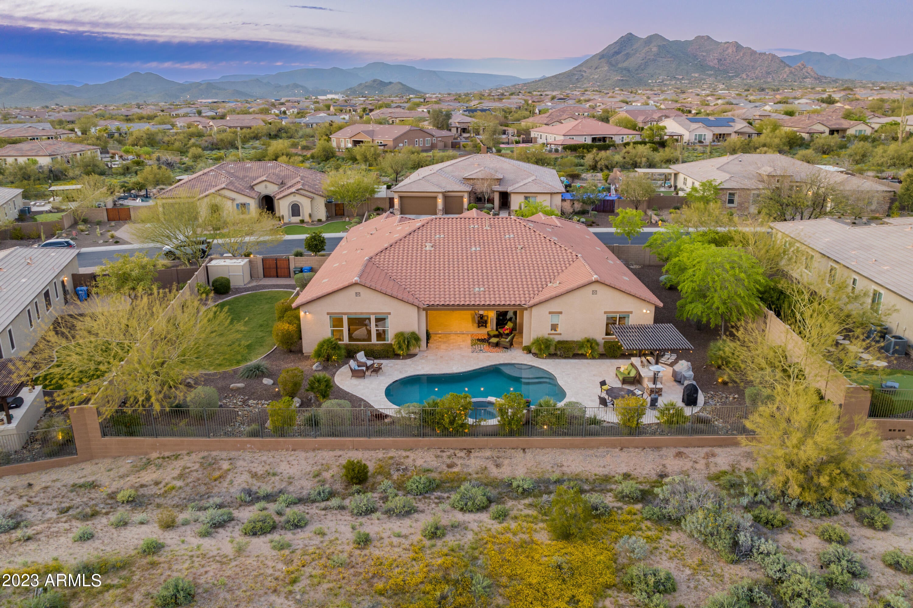 LONE MOUNTAIN - Residential