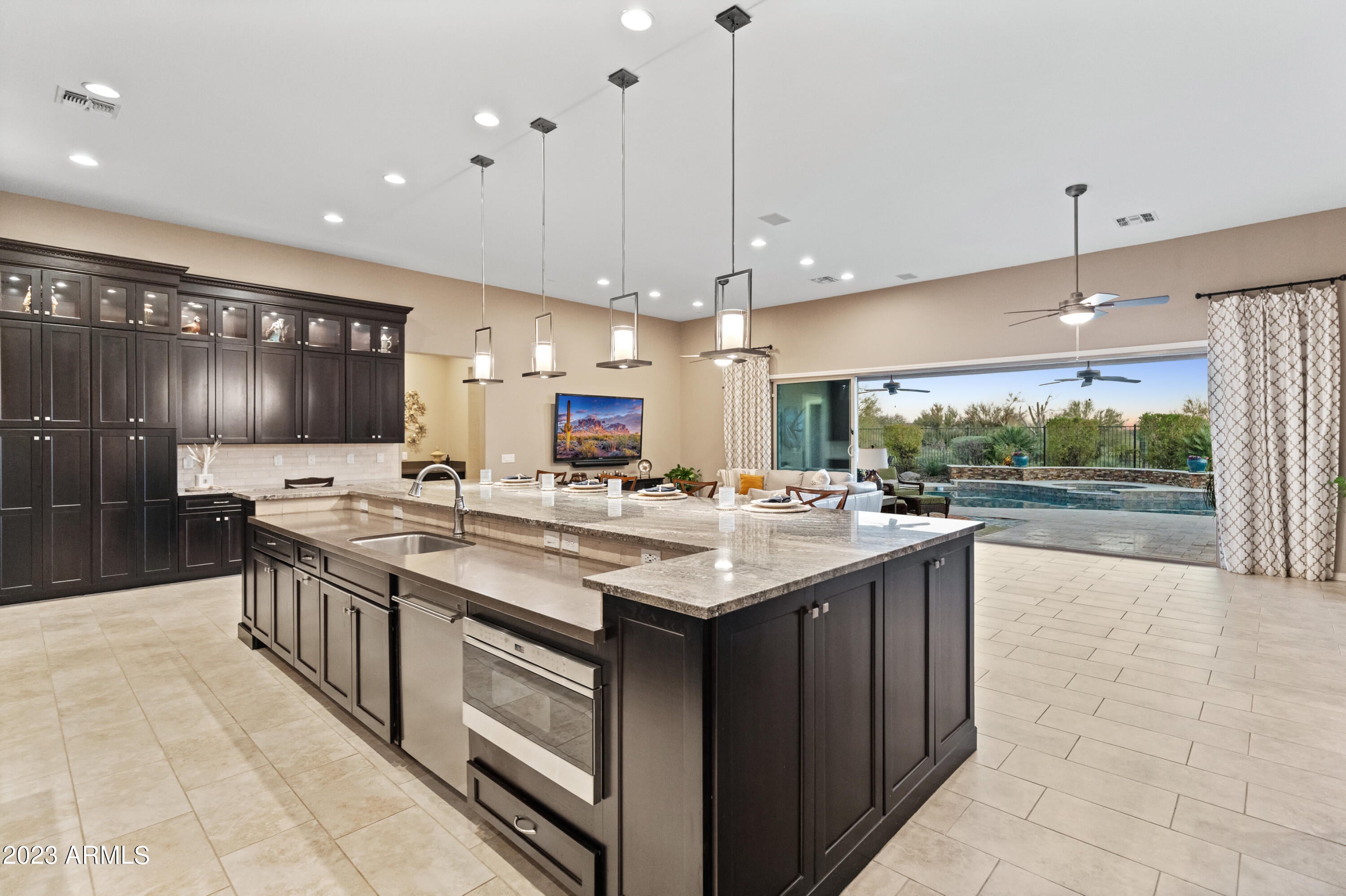 LONE MOUNTAIN - Residential