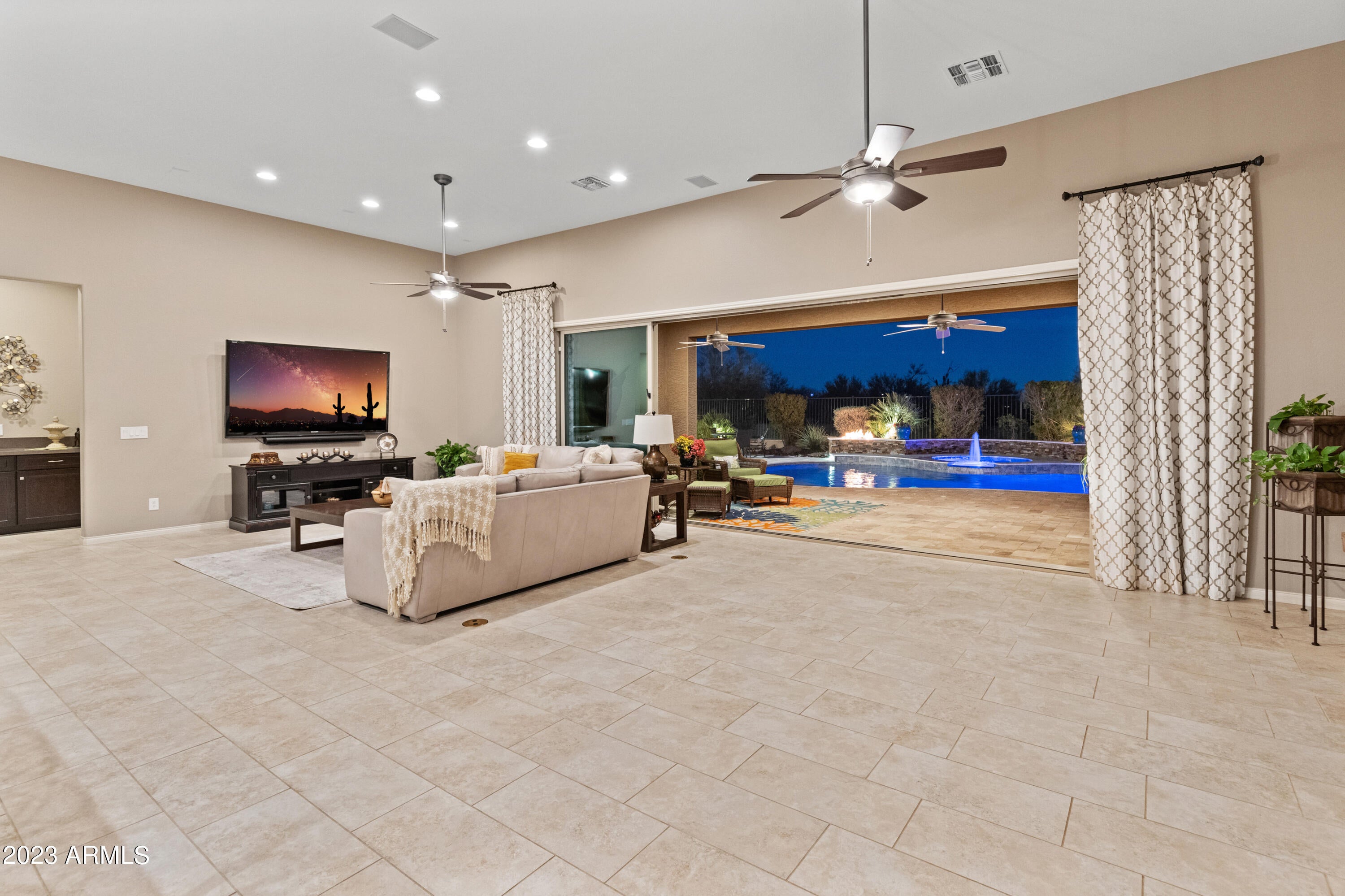 LONE MOUNTAIN - Residential