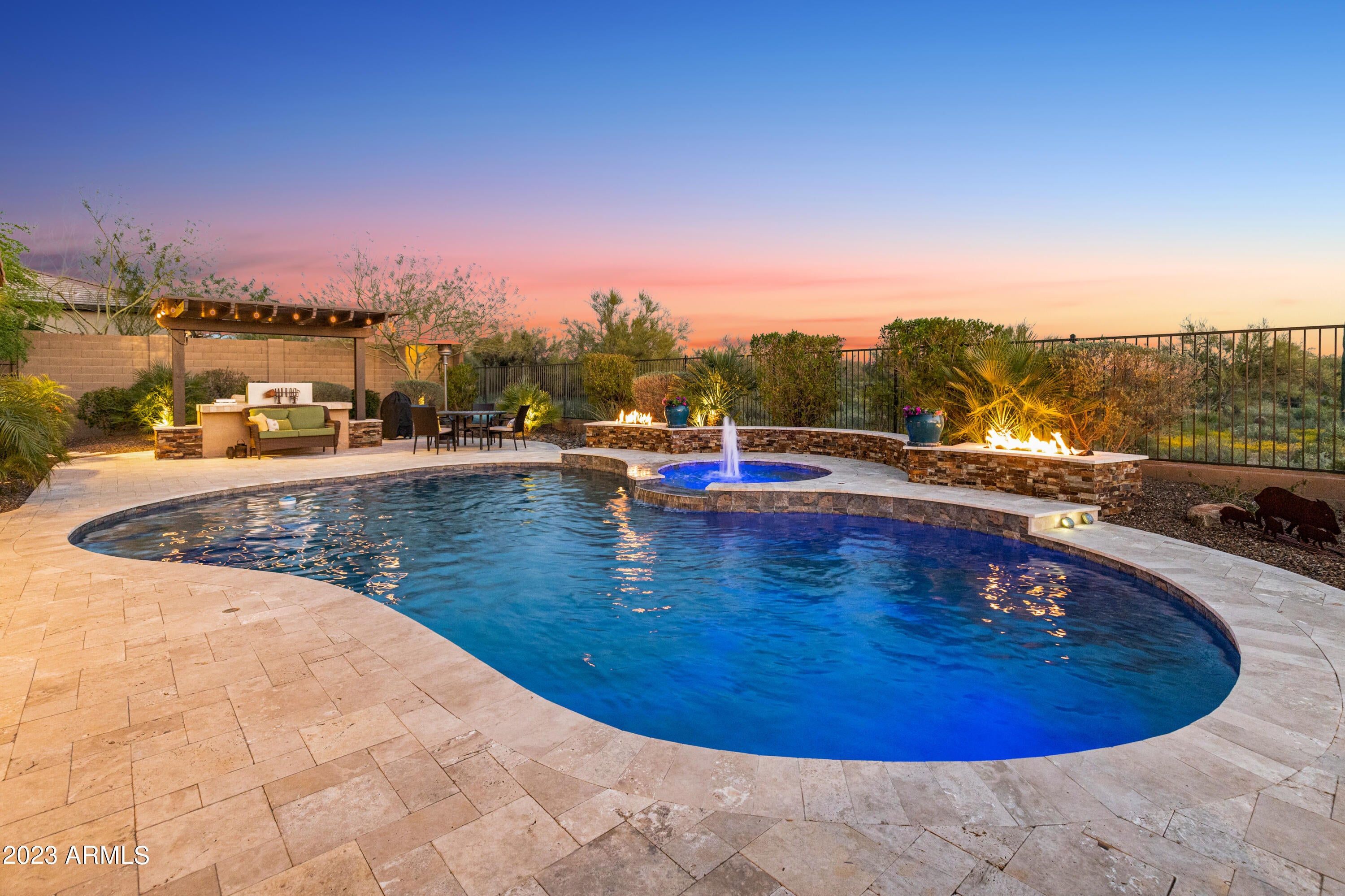 LONE MOUNTAIN - Residential