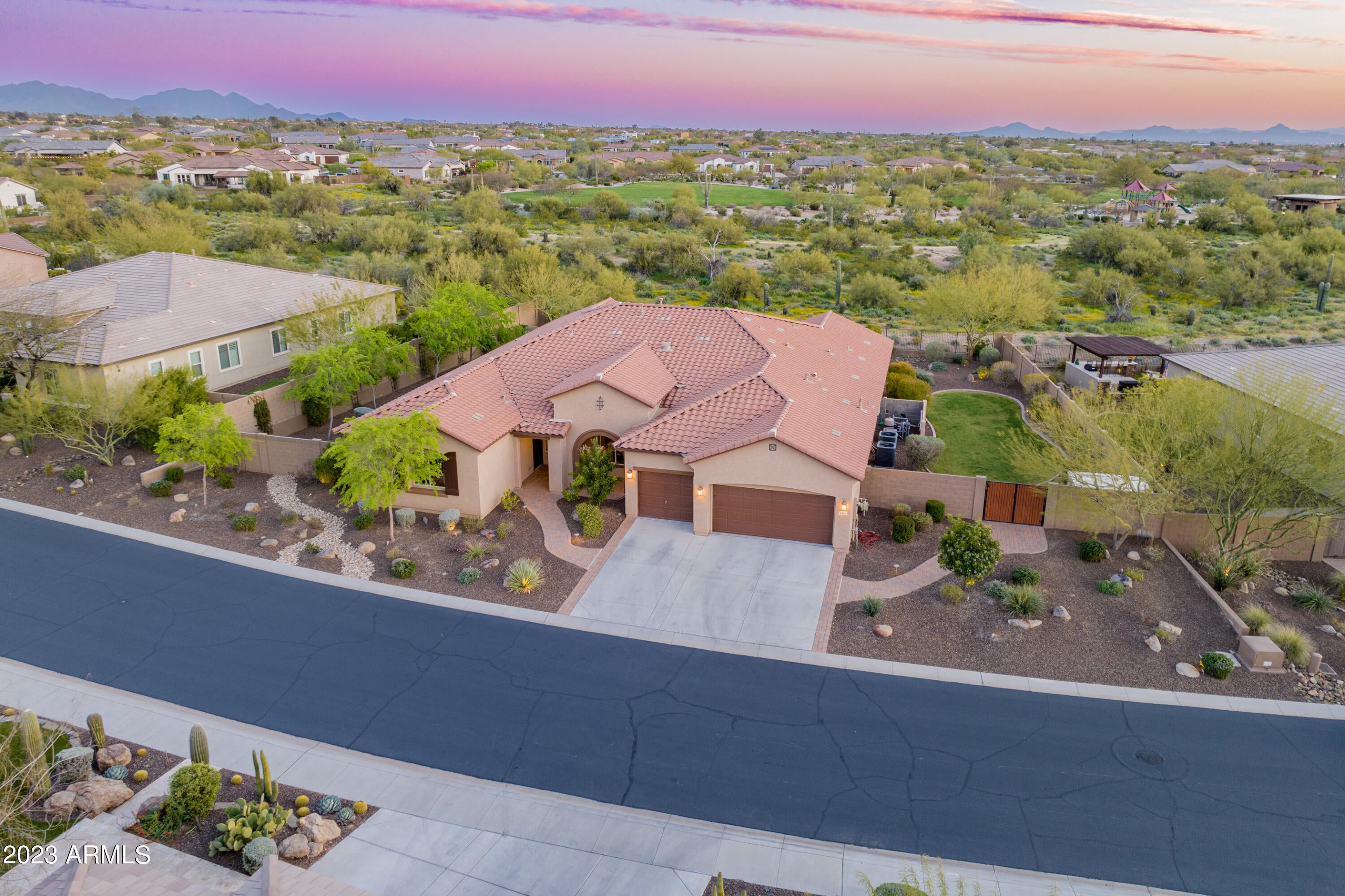 LONE MOUNTAIN - Residential