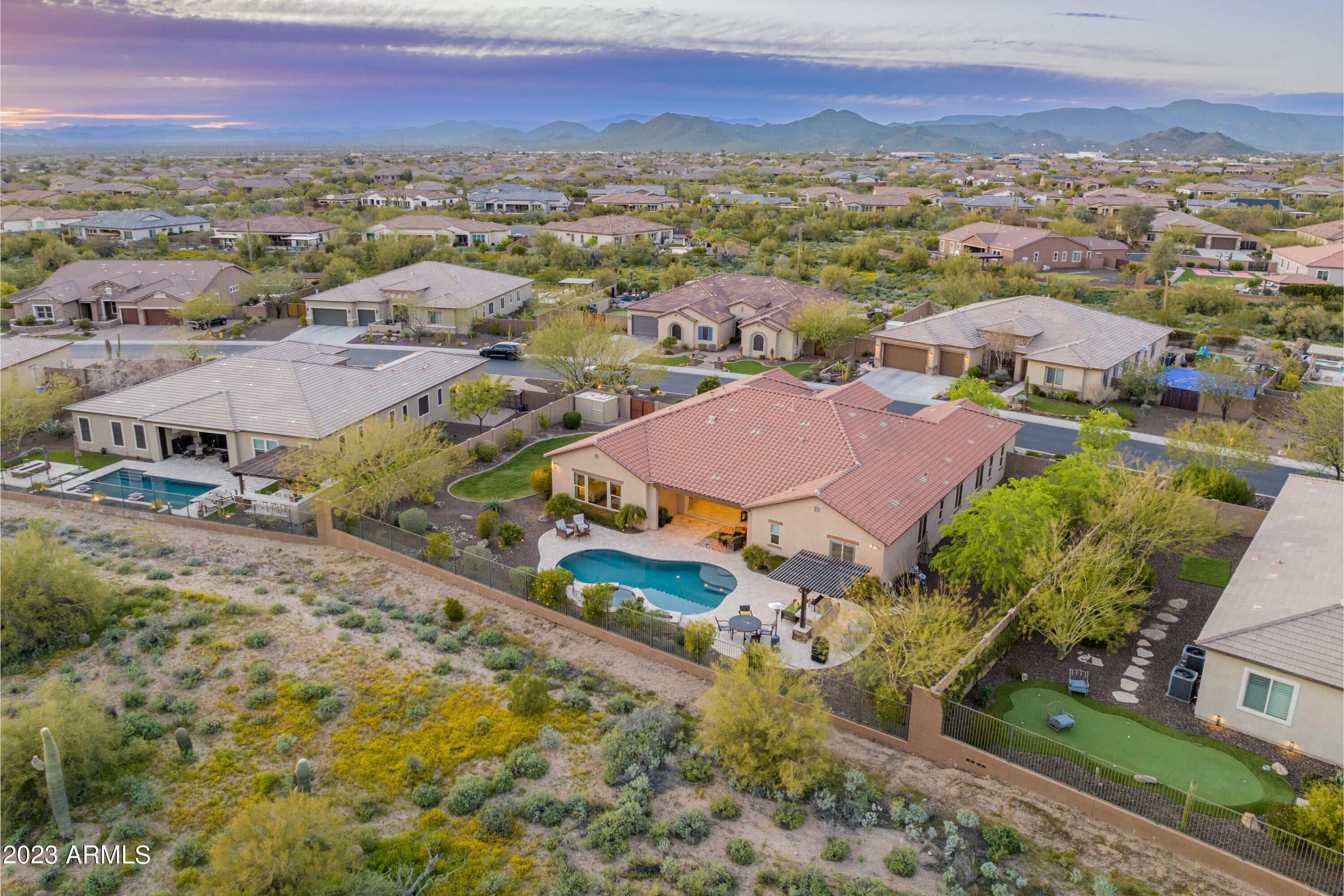 LONE MOUNTAIN - Residential