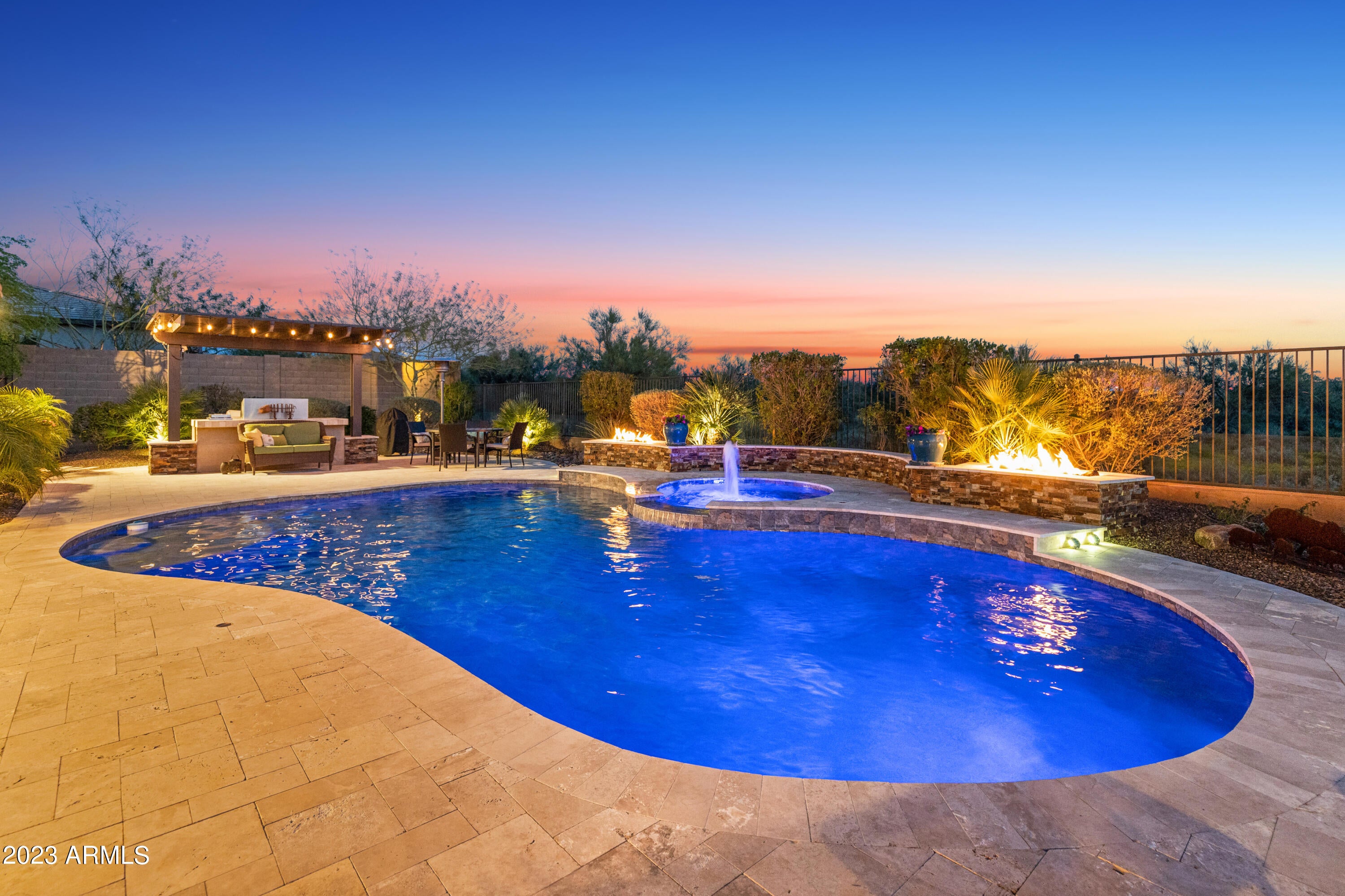 LONE MOUNTAIN - Residential