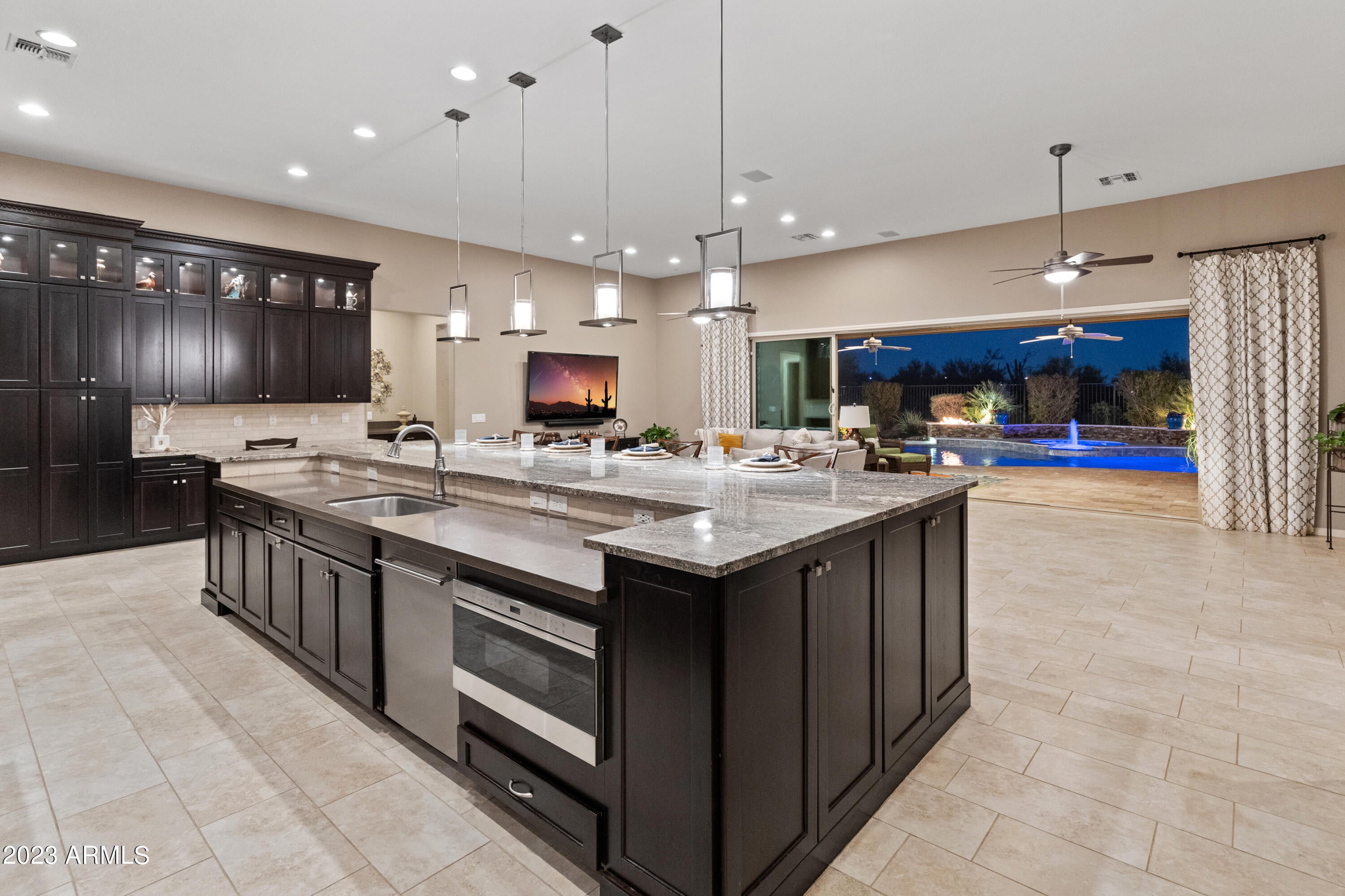 LONE MOUNTAIN - Residential