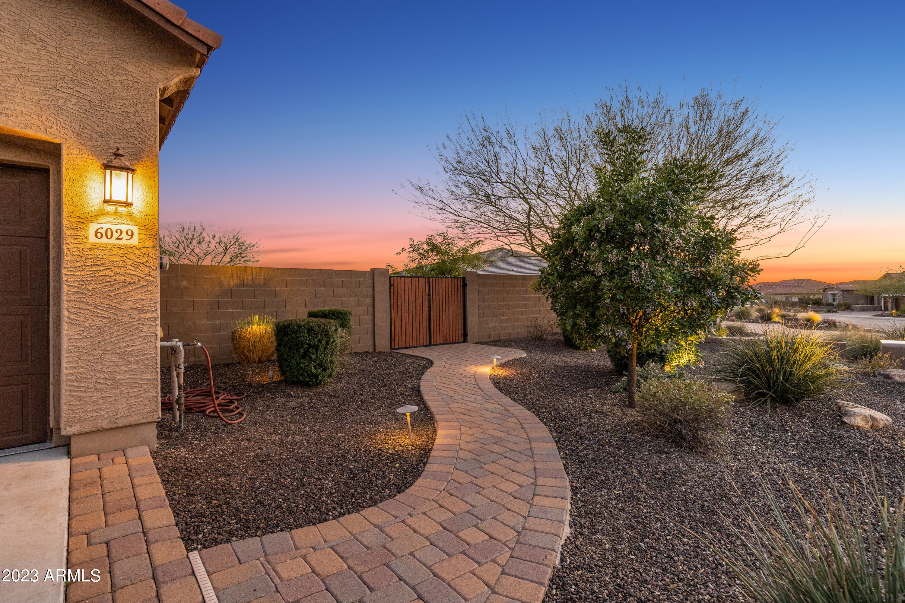 LONE MOUNTAIN - Residential