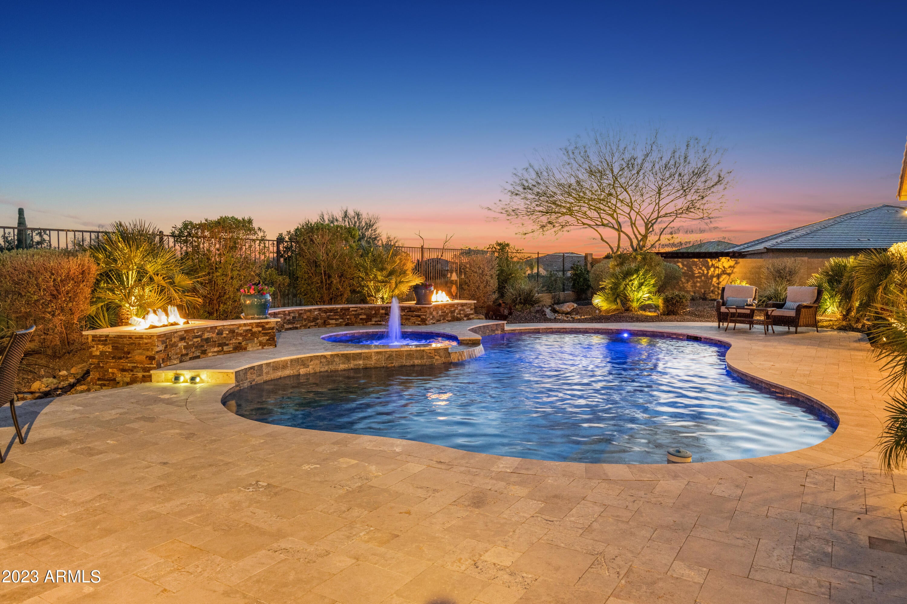 LONE MOUNTAIN - Residential