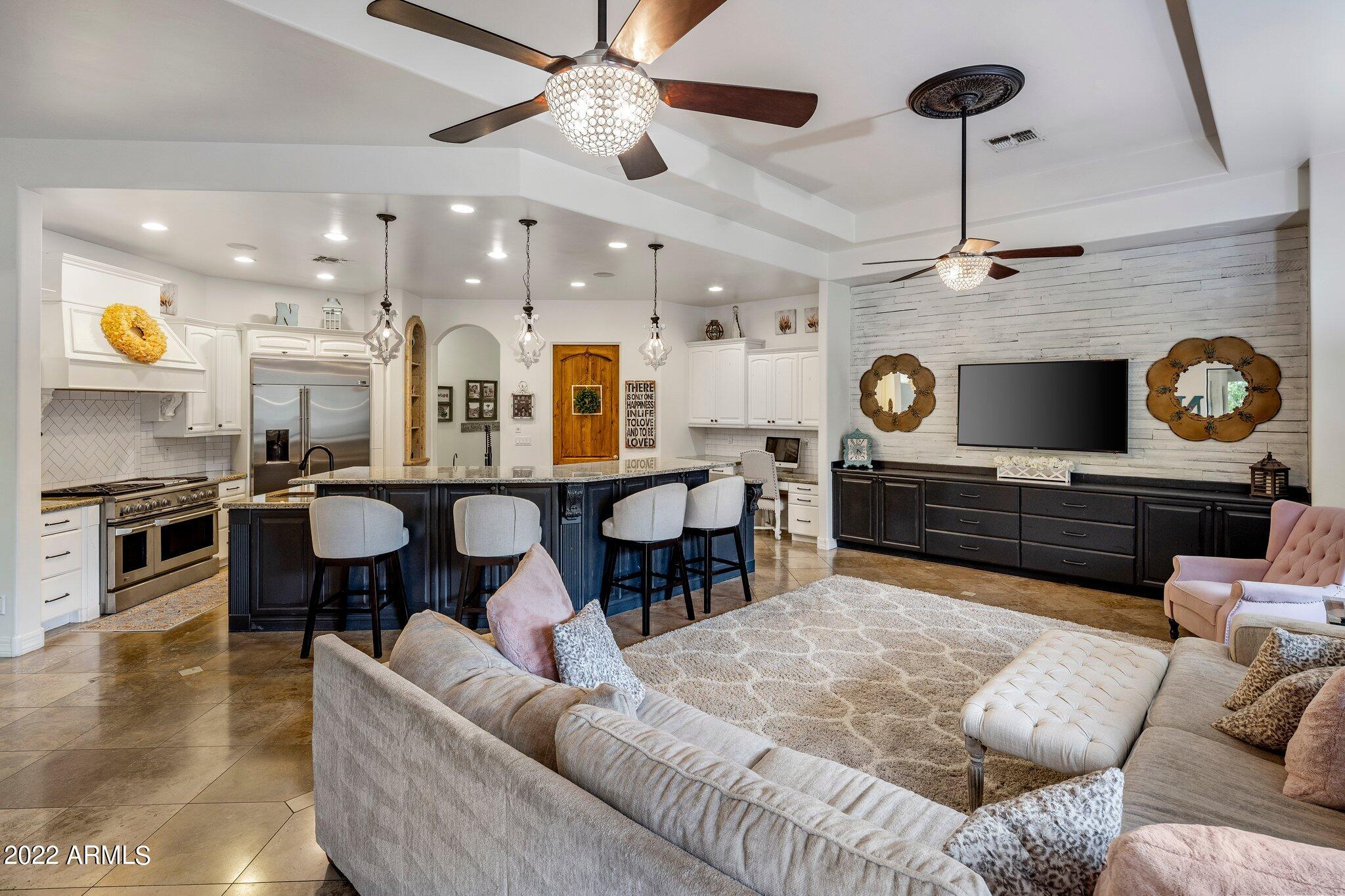 WHITEWING AT HIGLEY - Residential