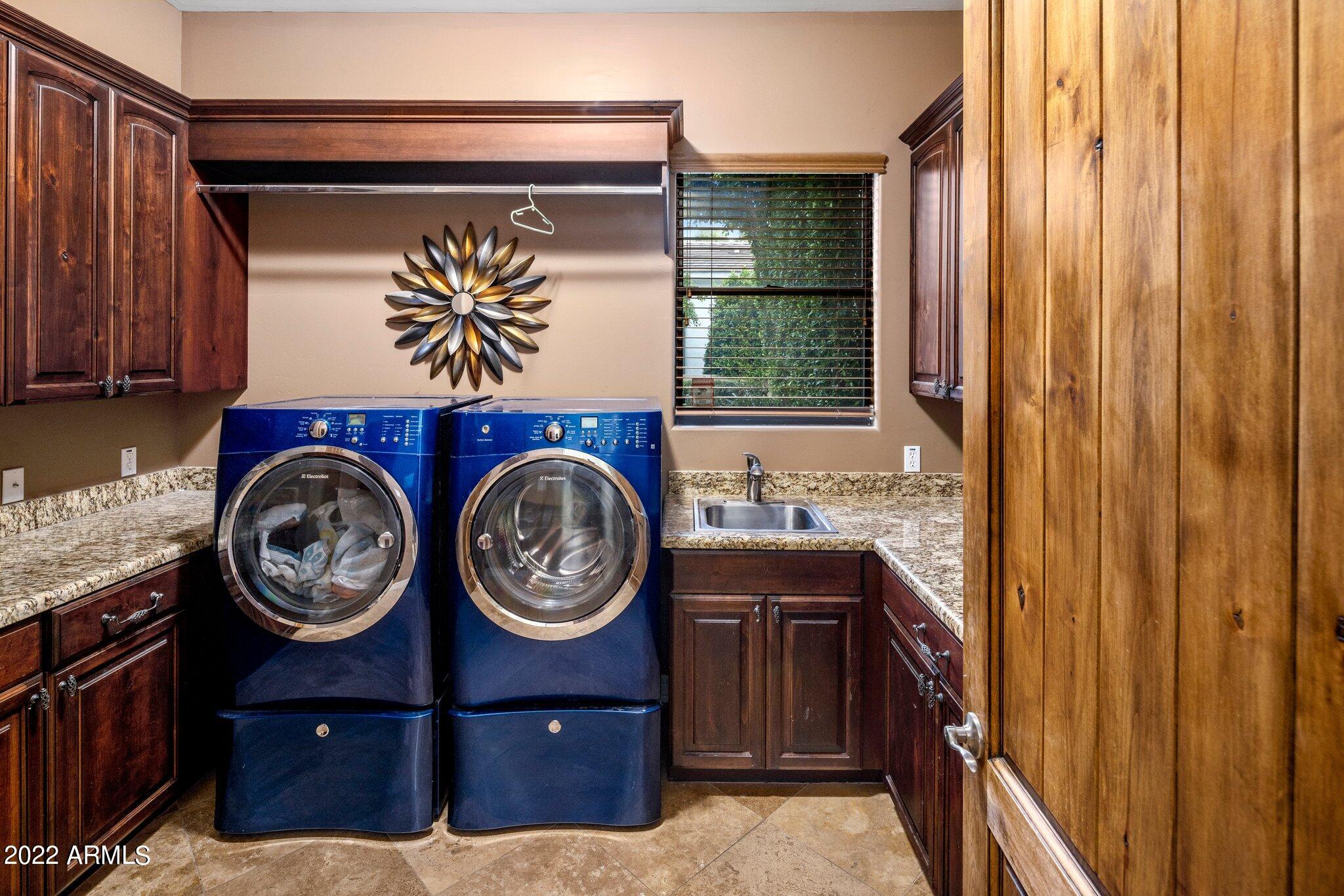 WHITEWING AT HIGLEY - Residential