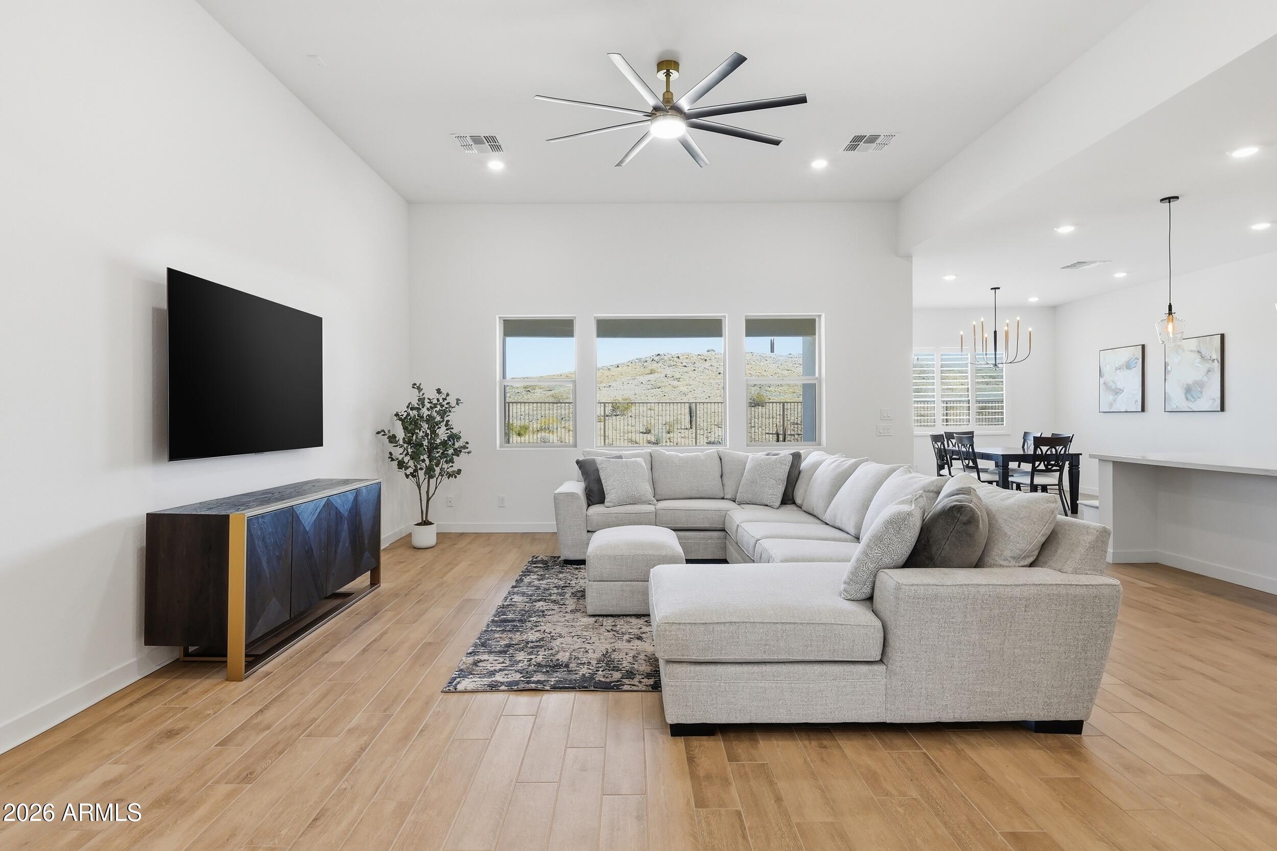WHISPERING HILLS - Residential