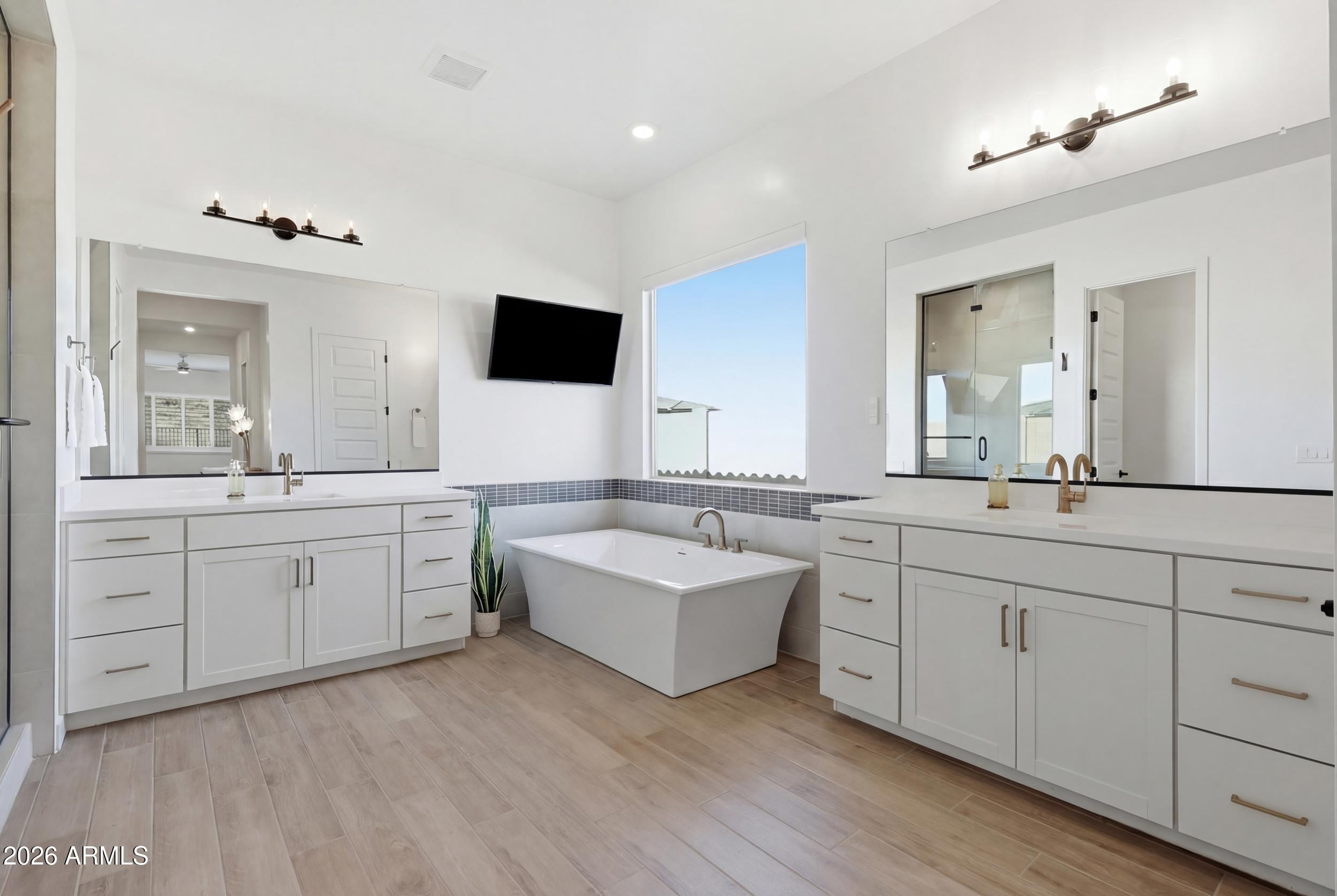 WHISPERING HILLS - Residential