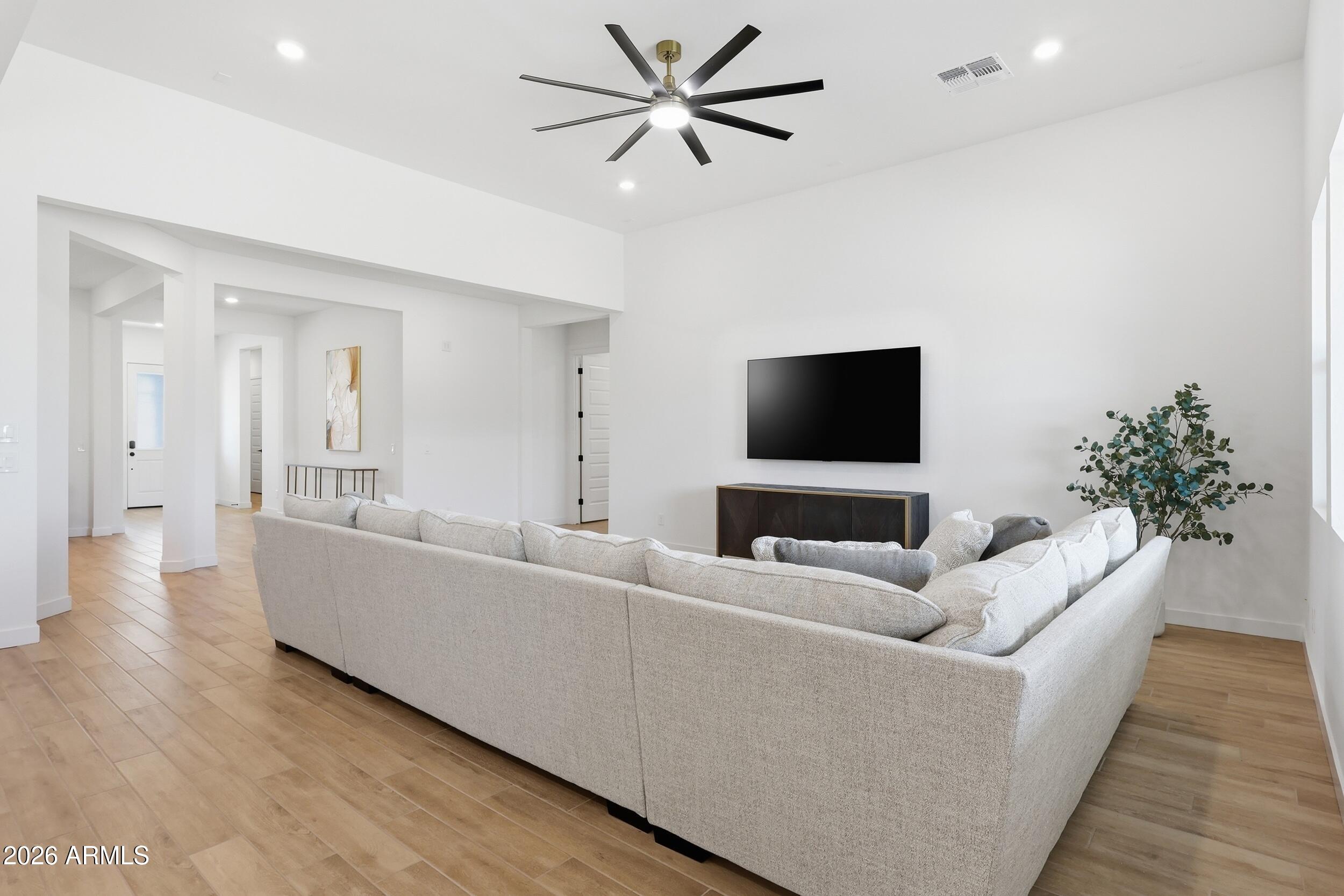WHISPERING HILLS - Residential