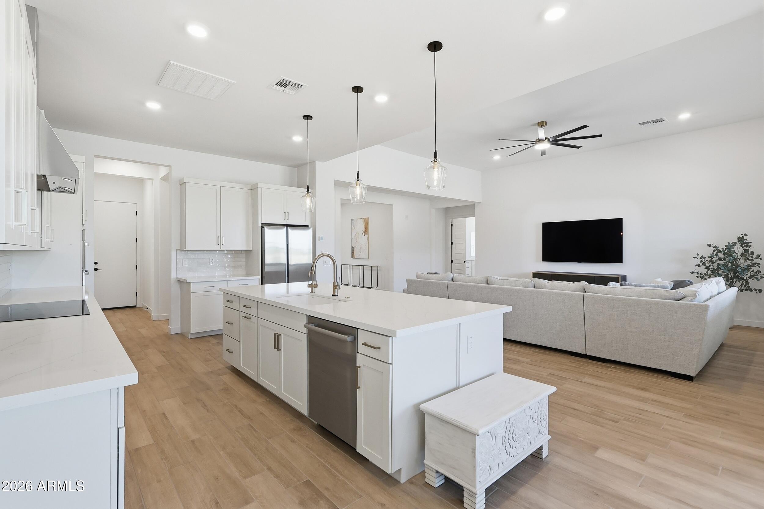 WHISPERING HILLS - Residential
