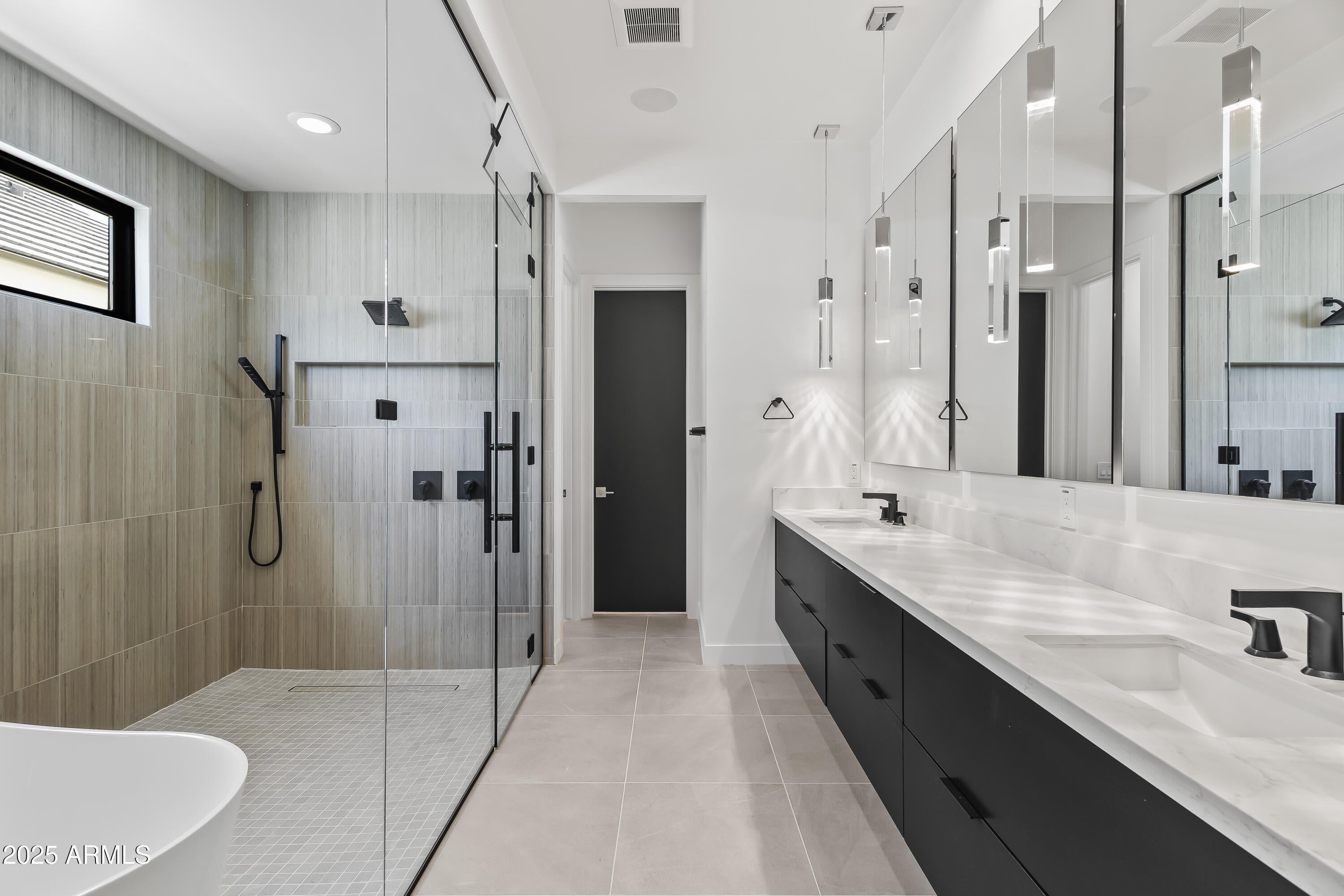 ROYAL PALMS 2 - Residential