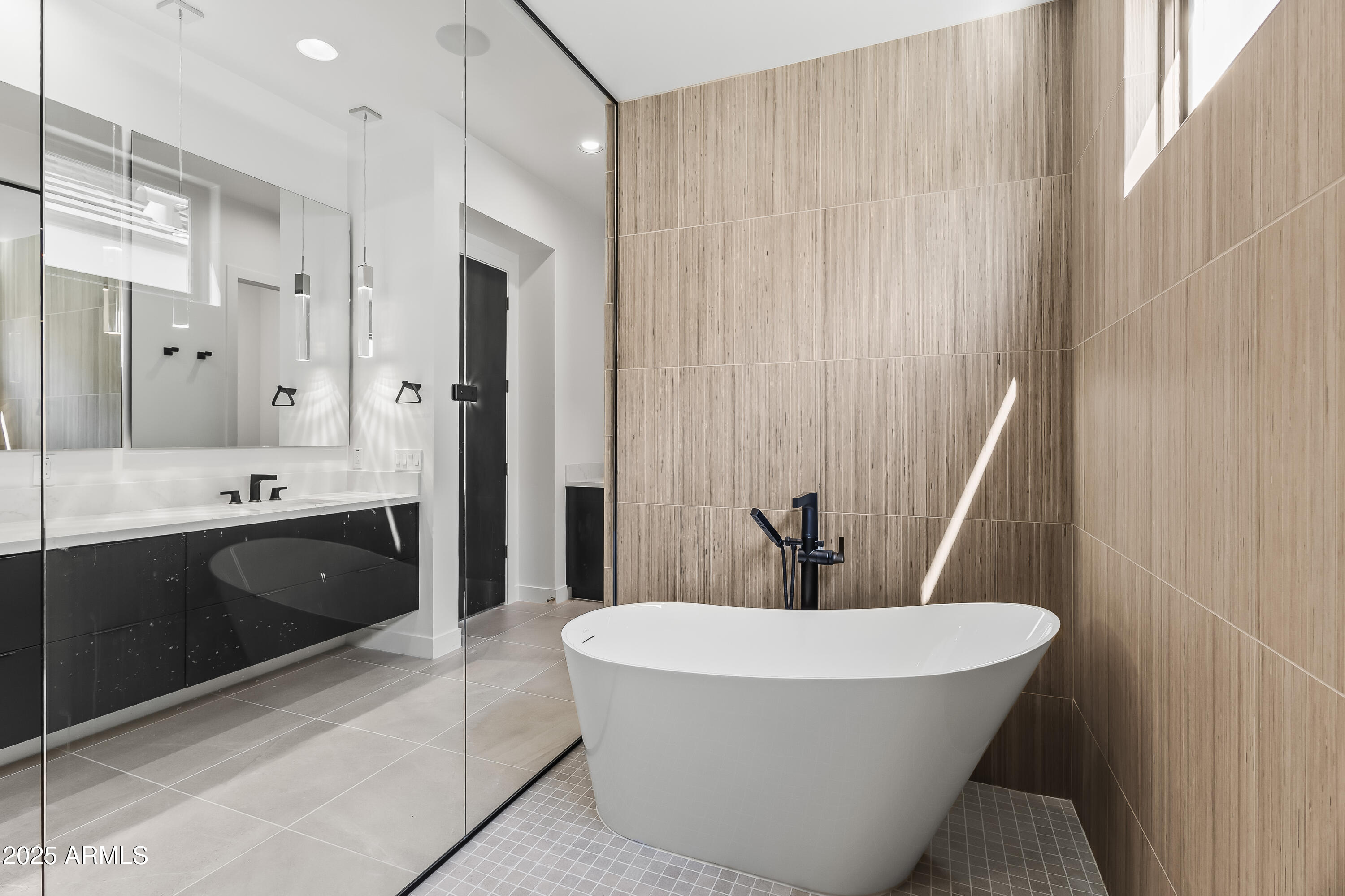 ROYAL PALMS 2 - Residential