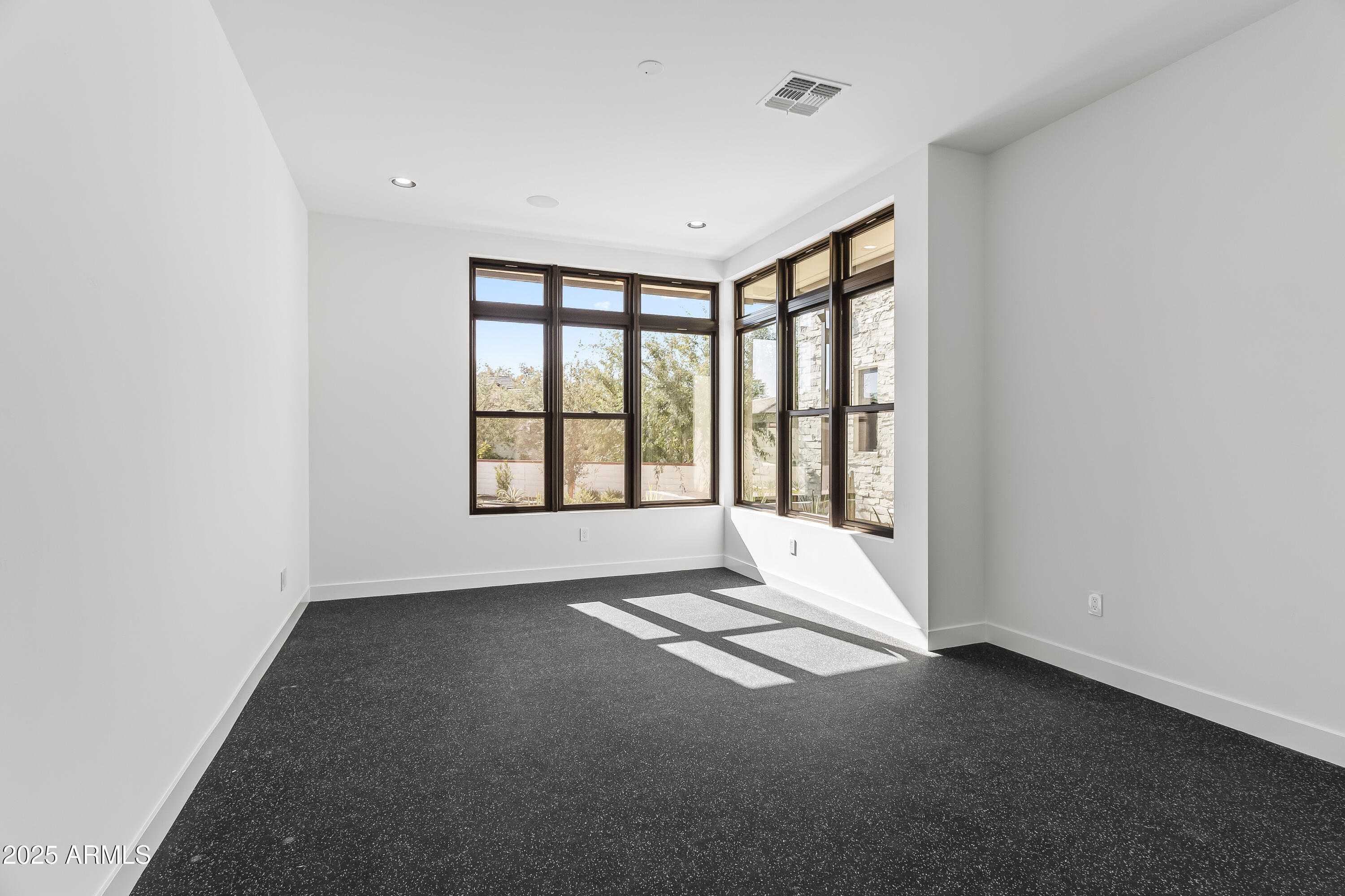 ROYAL PALMS 2 - Residential