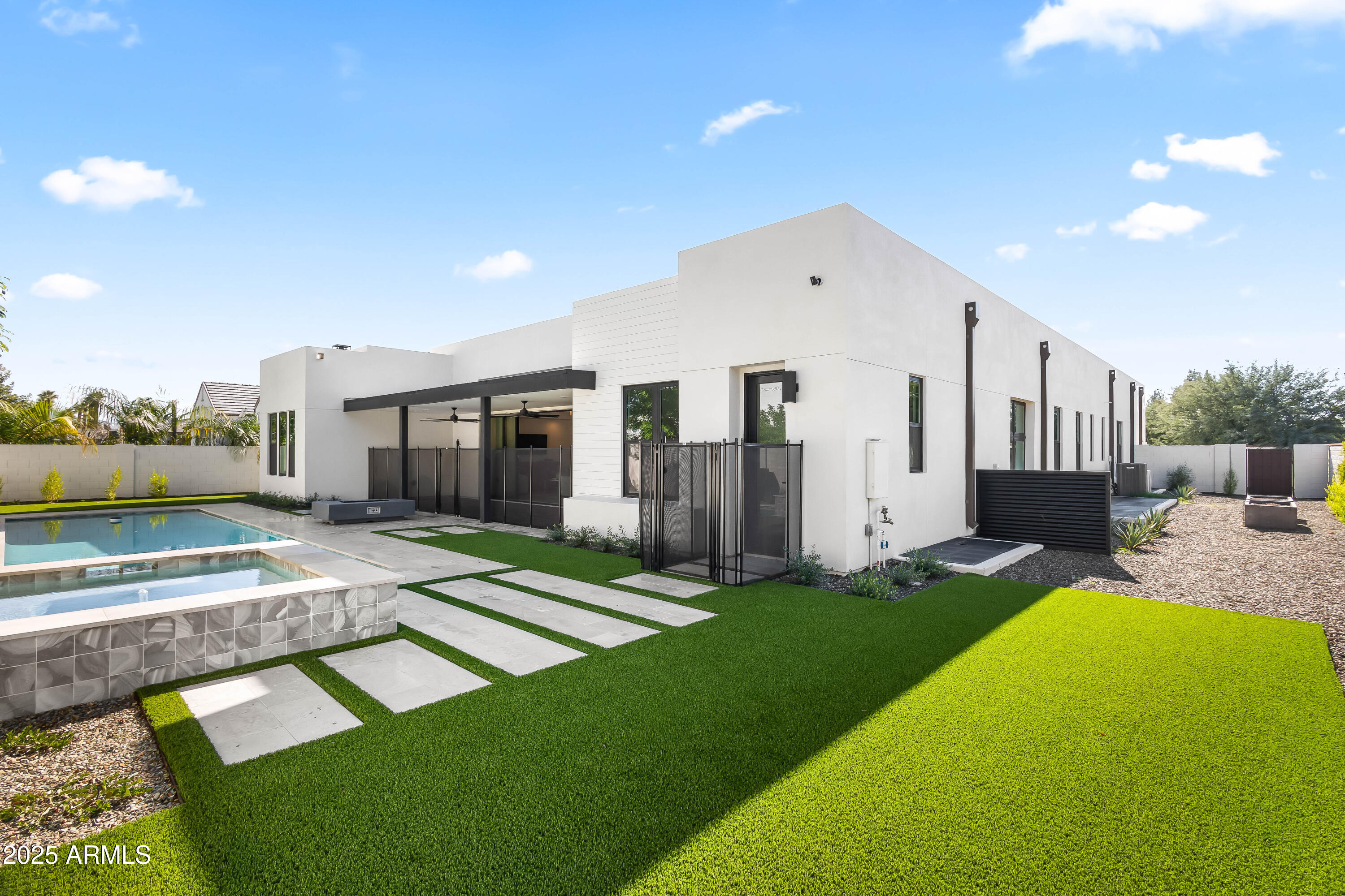 ROYAL PALMS 2 - Residential