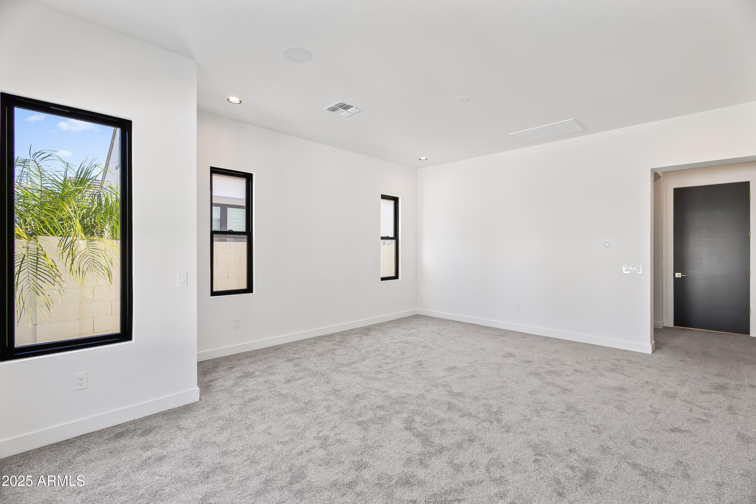 ROYAL PALMS 2 - Residential